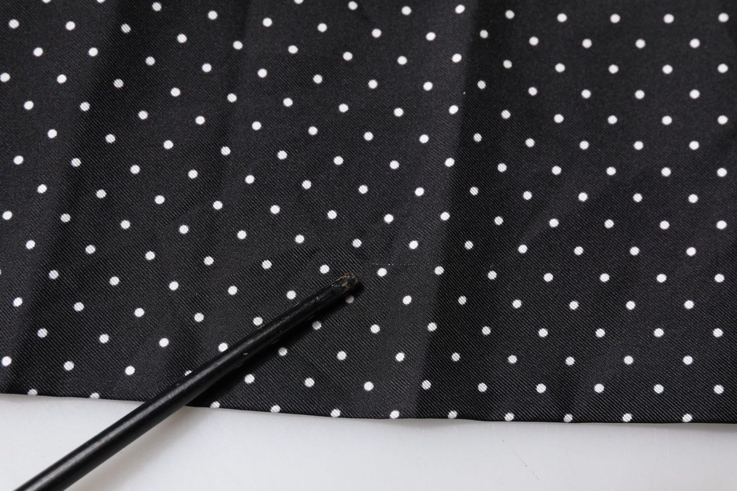 Dolce & Gabbana Zwarte Polka Dots Zijden Skinny Nekwikkel Sjaal