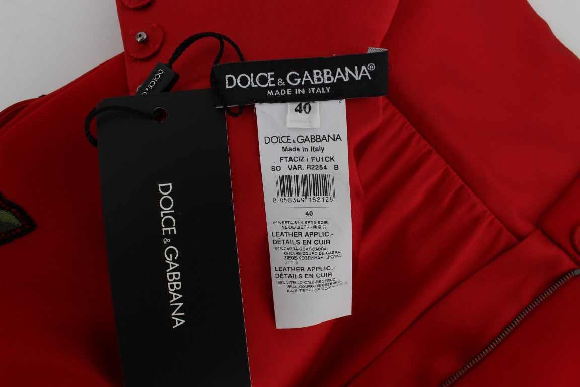Shorts en soie rouge à motifs roses et cristaux de Dolce & Gabbana