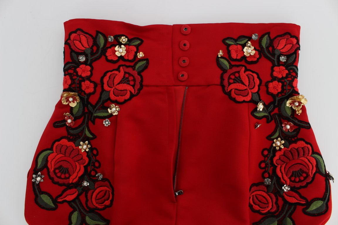Short en soie rouge à motifs de roses et cristaux de Dolce & Gabbana