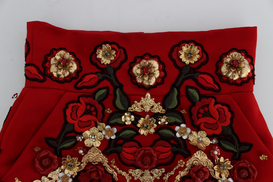 Short en soie rouge à motifs de roses et cristaux de Dolce & Gabbana