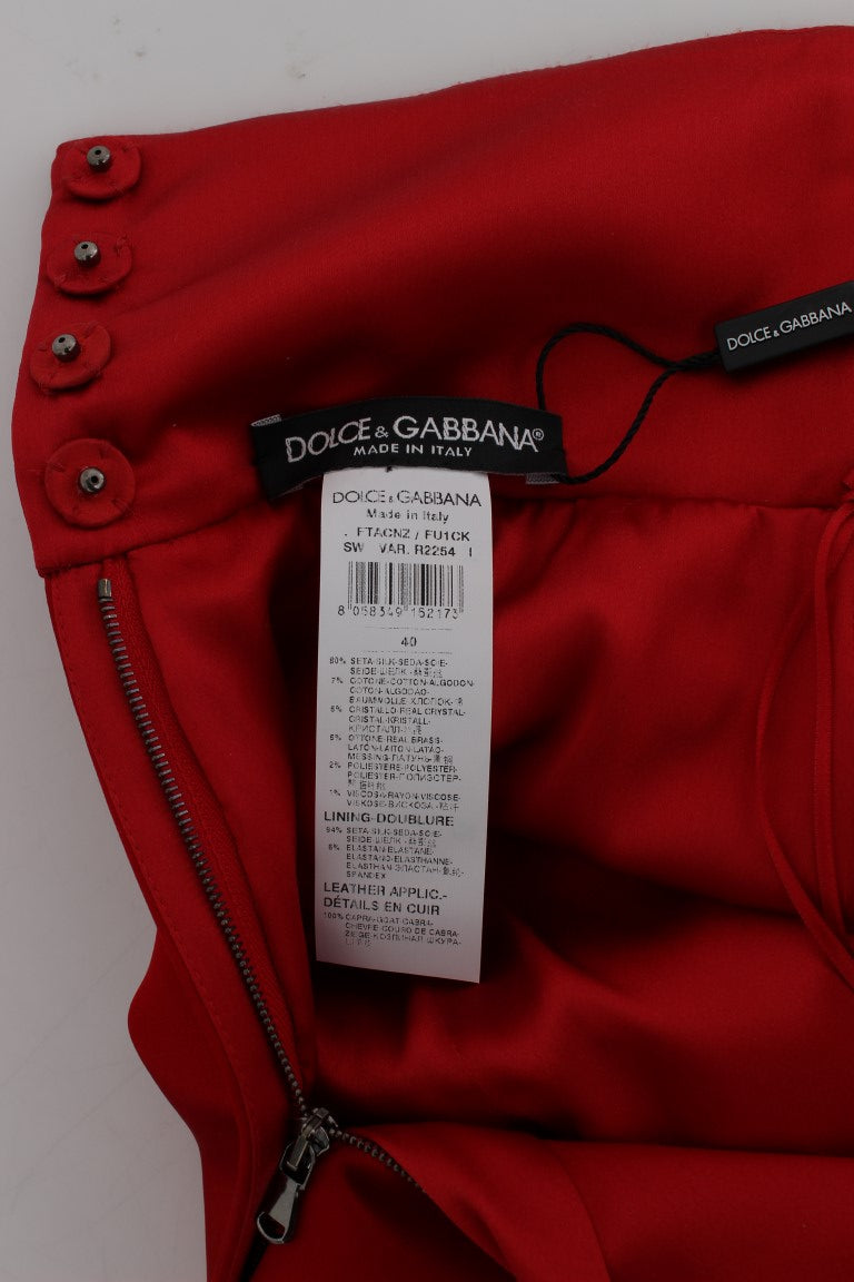 Shorts en soie rouge à motifs roses et cristaux de Dolce & Gabbana