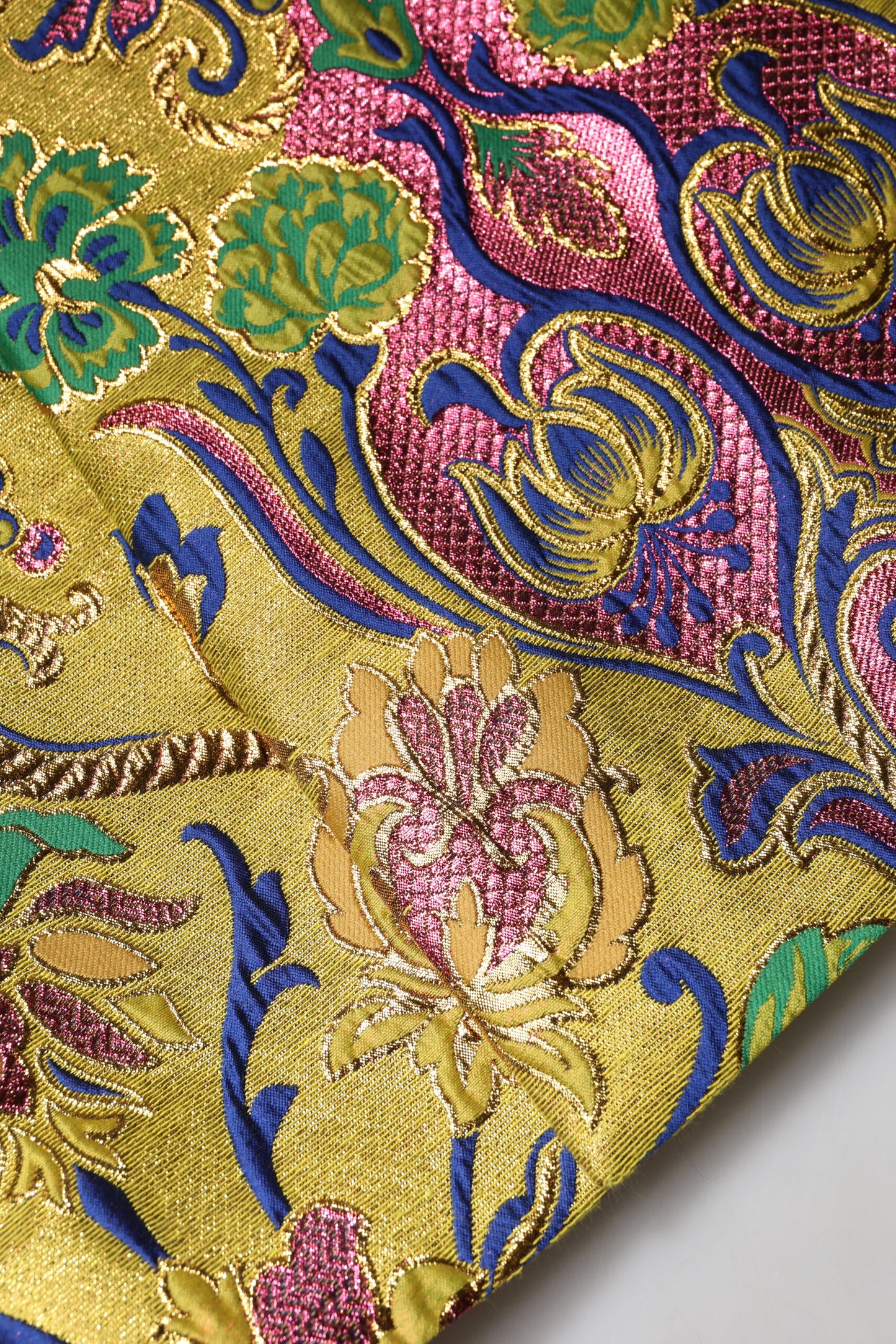 Dolce & Gabbana Miniskort met bloemenpatroon in jacquardstof in meerdere kleuren en met hoge taille.