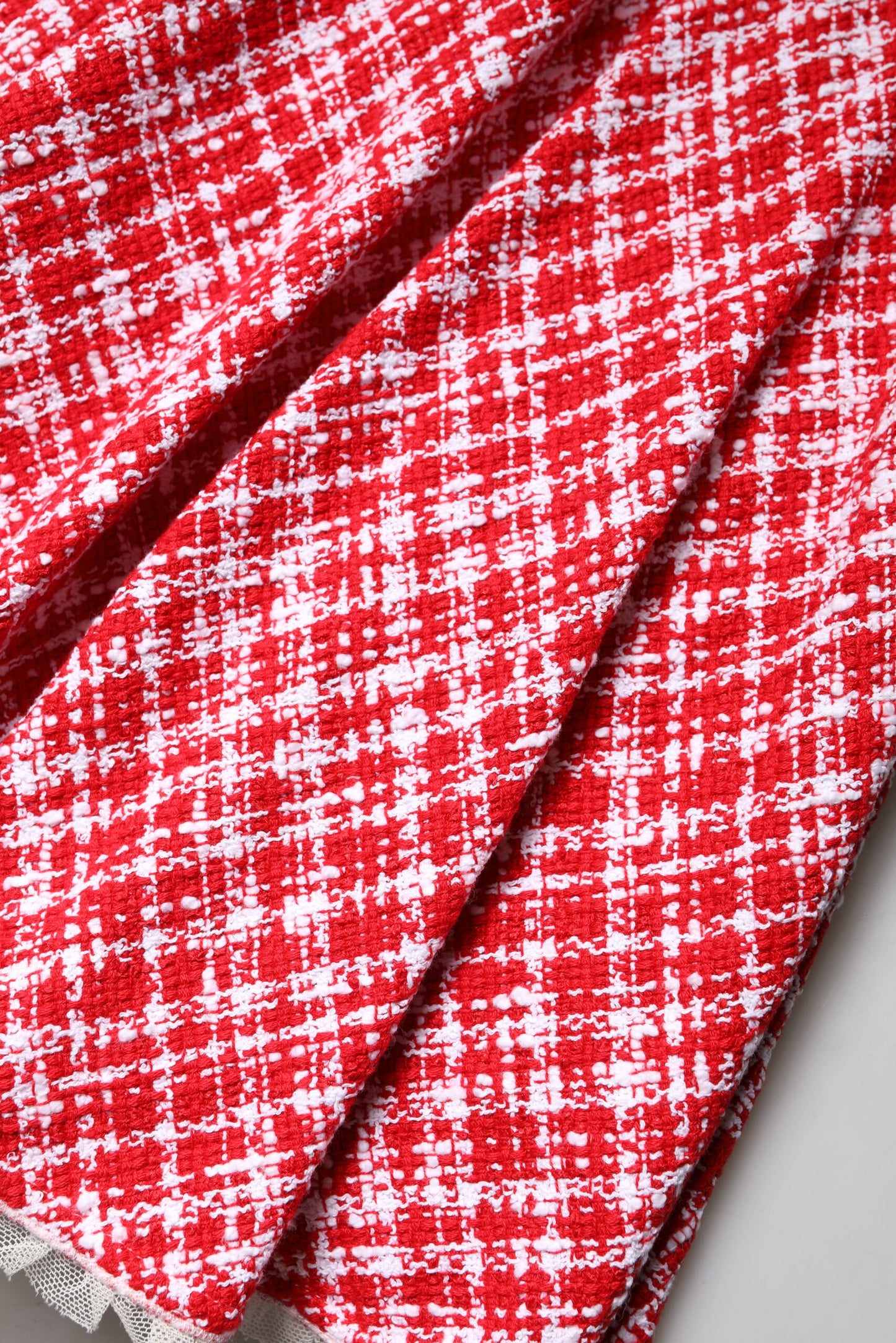 Dolce & Gabbana rode en witte A-lijn rok met hoge taille, boven de knie.