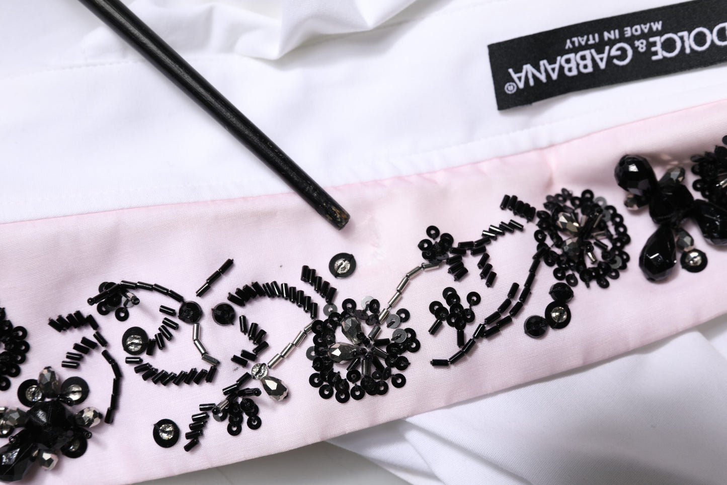 Chemise-haut blanche à col et ornements de Dolce & Gabbana