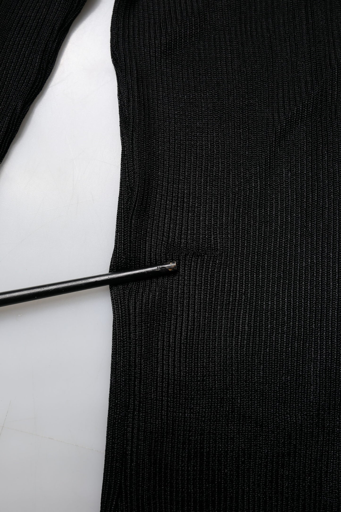 Dolce & Gabbana Haut col montant noir en tricot à manches longues et coupe près du corps