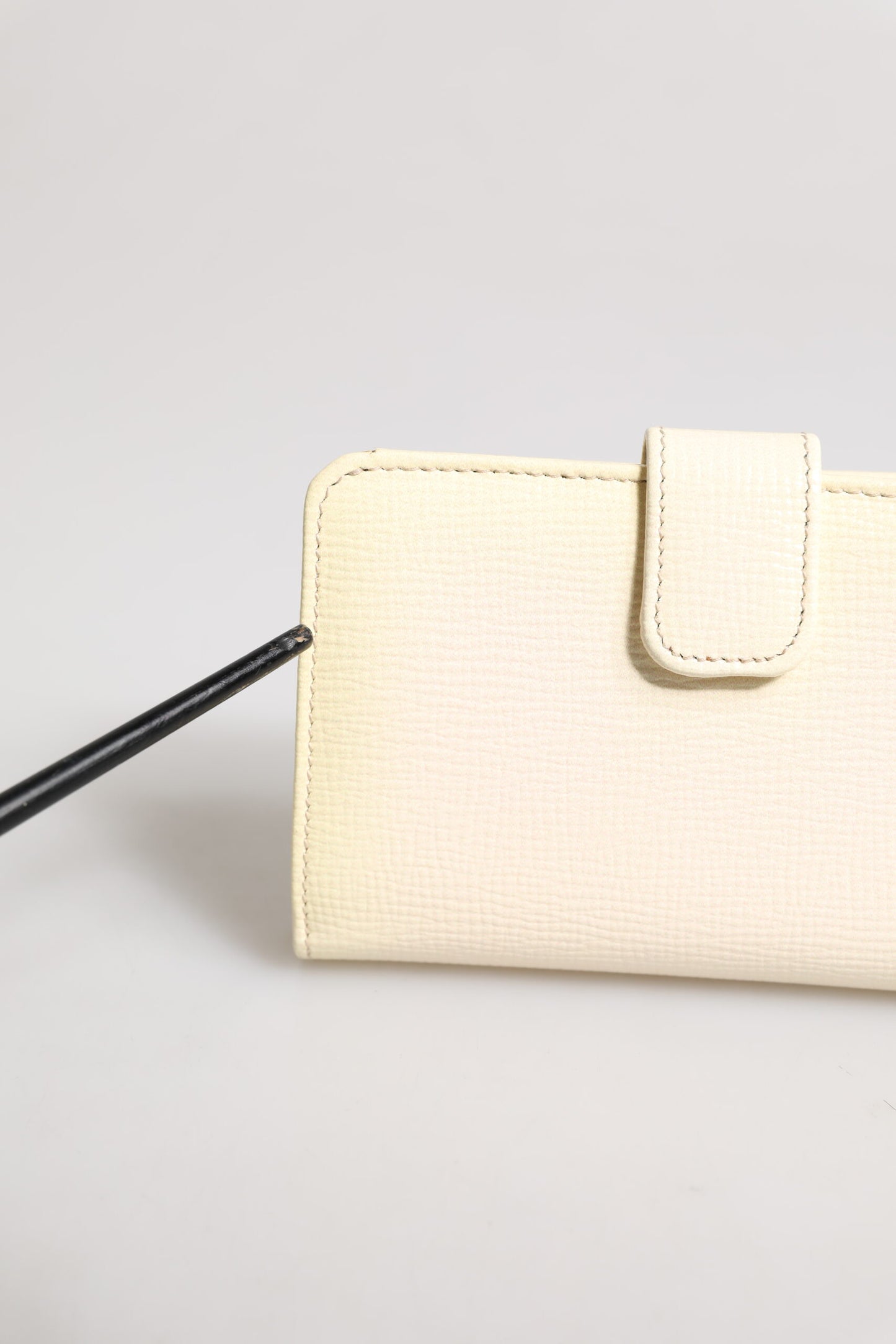 Portefeuille compact Dolce & Gabbana en cuir de veau ivoire avec plaque logo