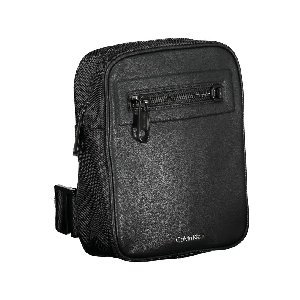 Calvin Klein Strakke Zwarte Schoudertas met Contrasterende Details