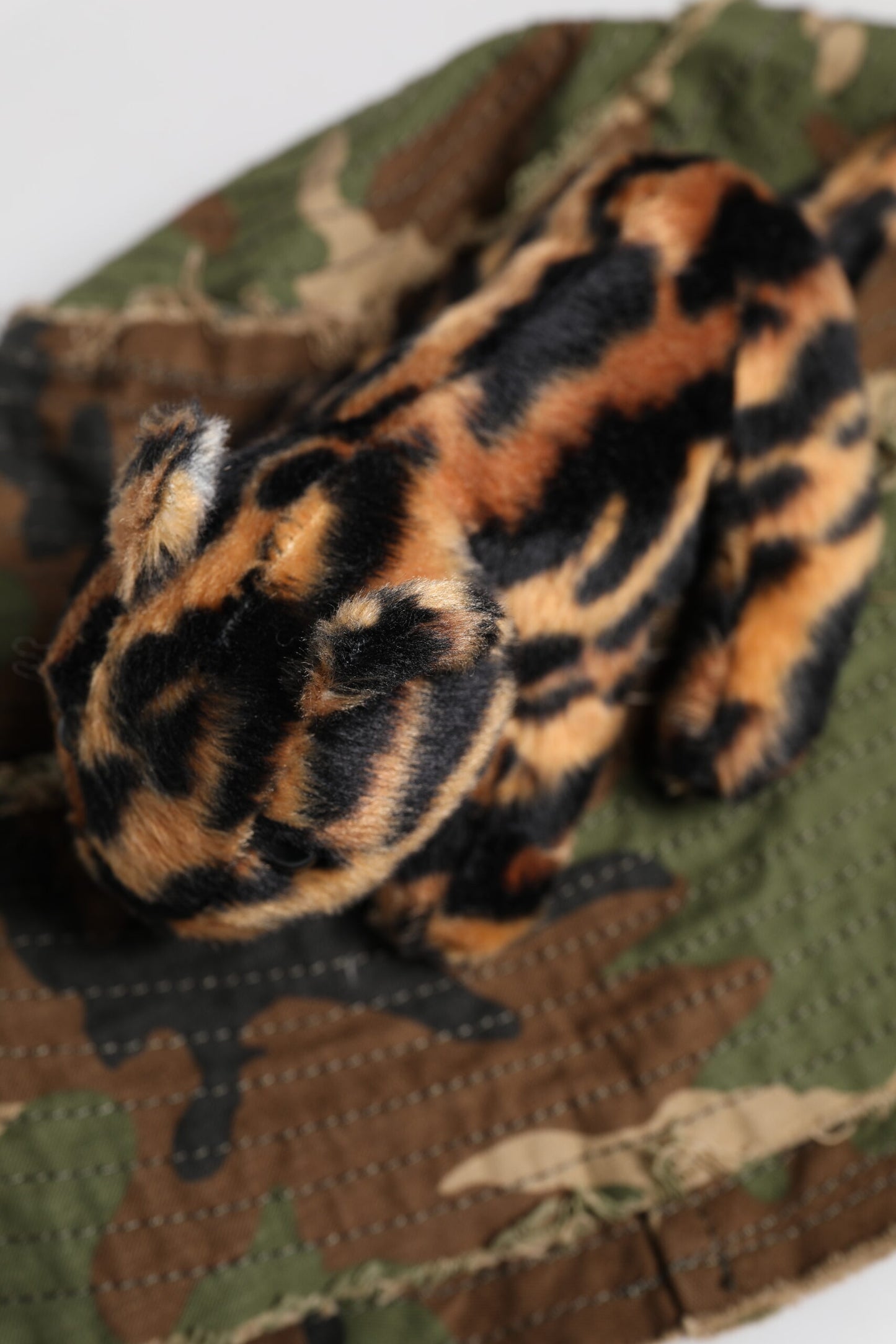 Dolce & Gabbana Multicolor Leopard Embellish Bucket Hat met brede rand