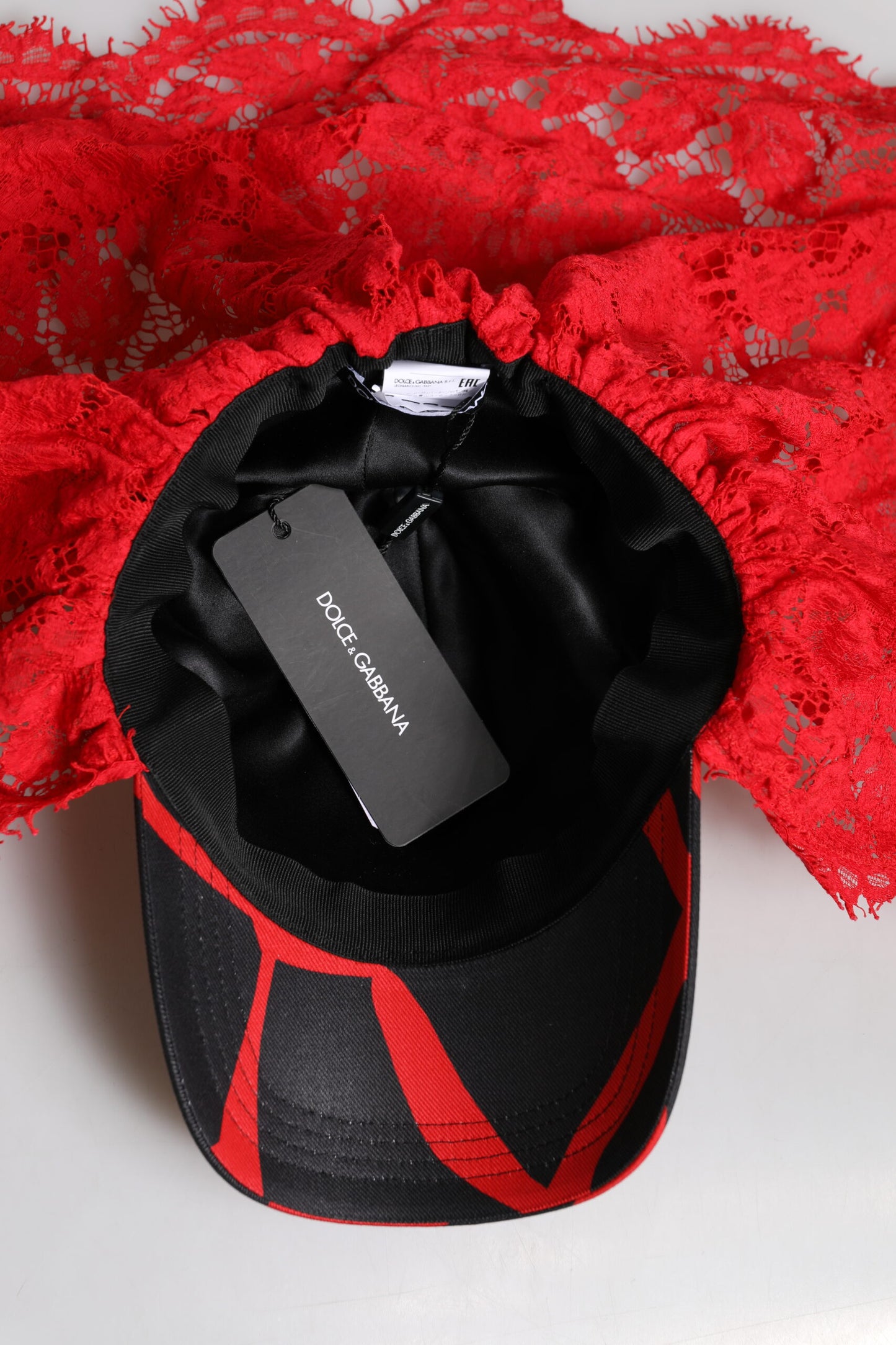 Casquette de baseball en tulle et dentelle rouge et noire Dolce & Gabbana