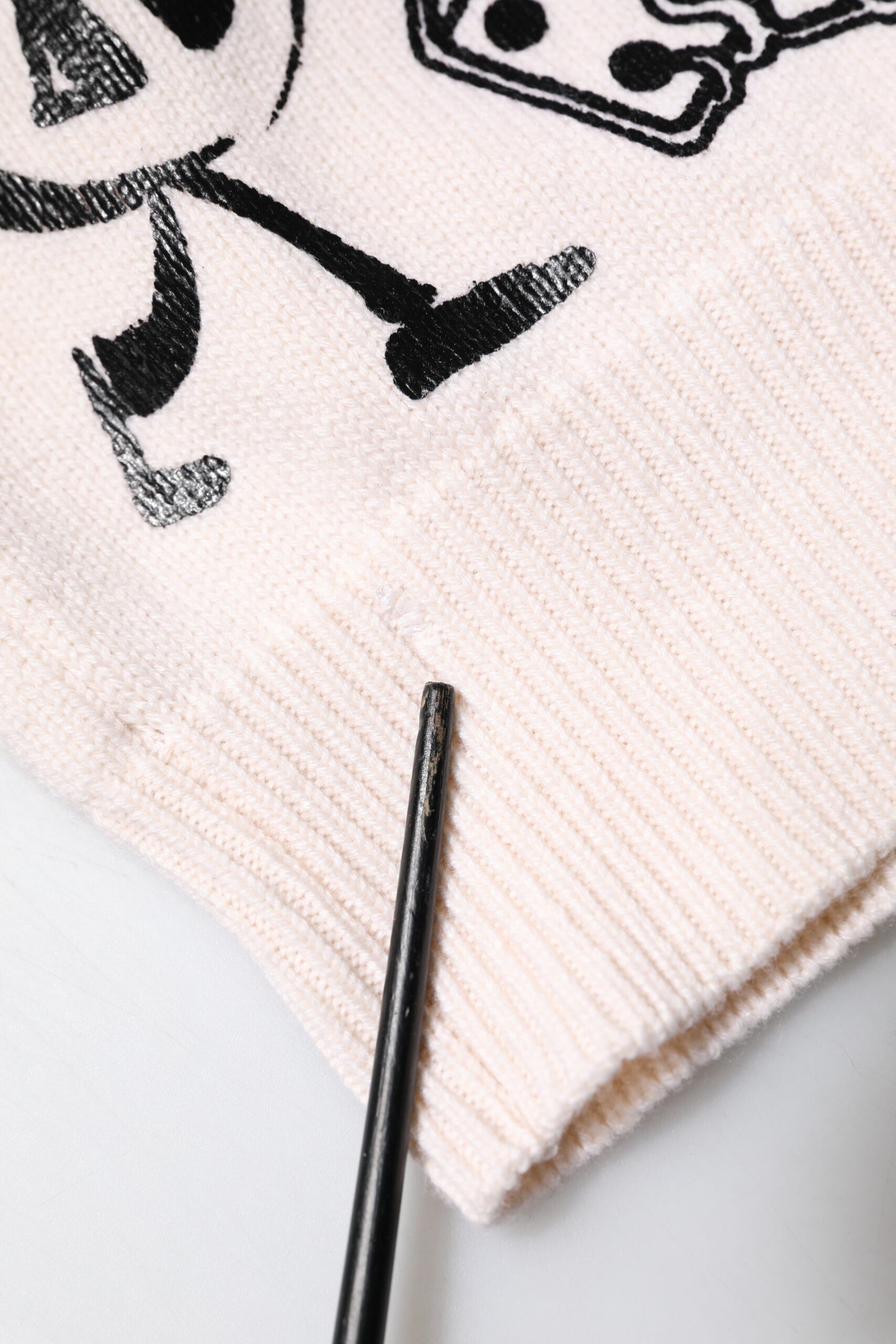 Pull en tricot pour femme Dolce & Gabbana, blanc et noir, imprimé logo.