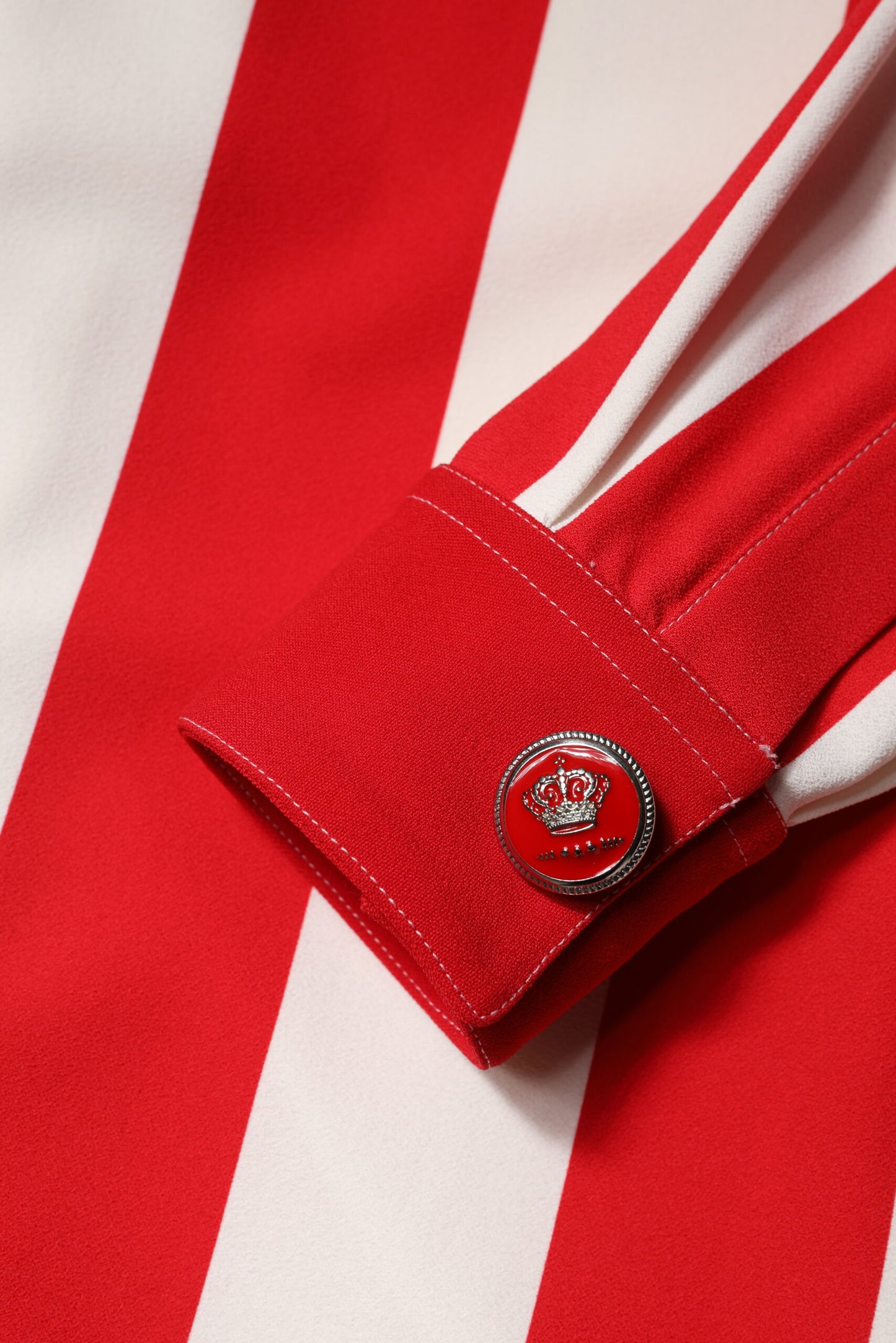 Dolce & Gabbana witte minirok met rode strepen en lange mouwen