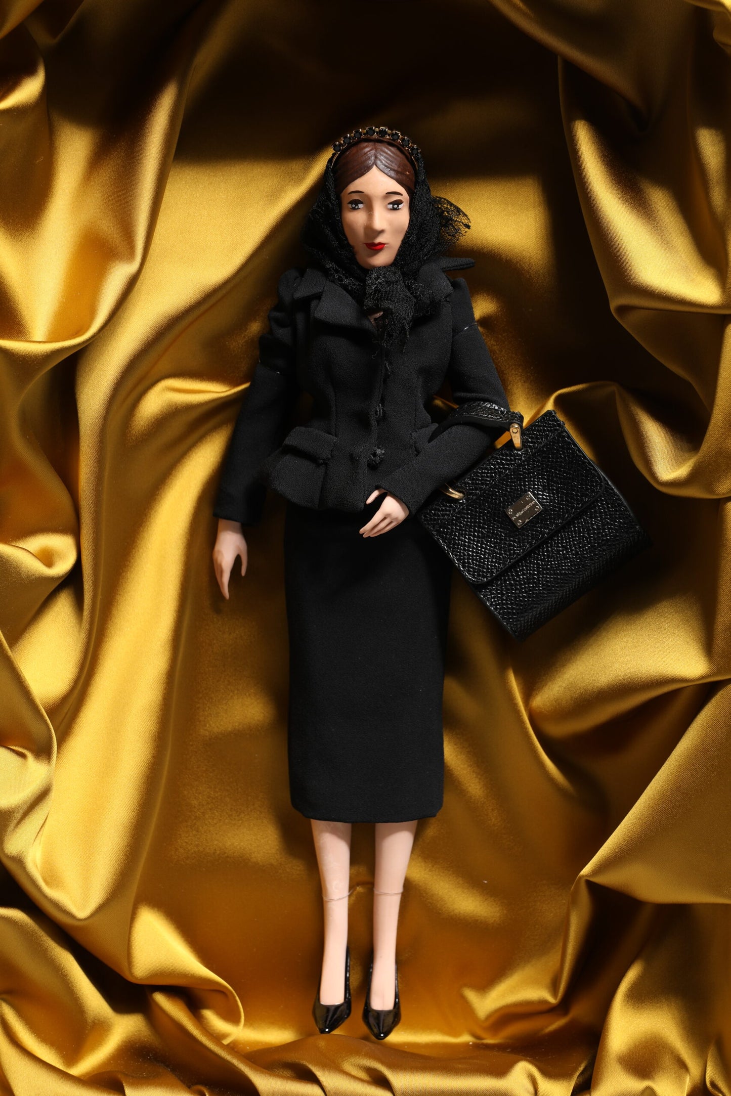 Poupées Dolce & Gabbana en céramique, porcelaine, cuir et robe noire