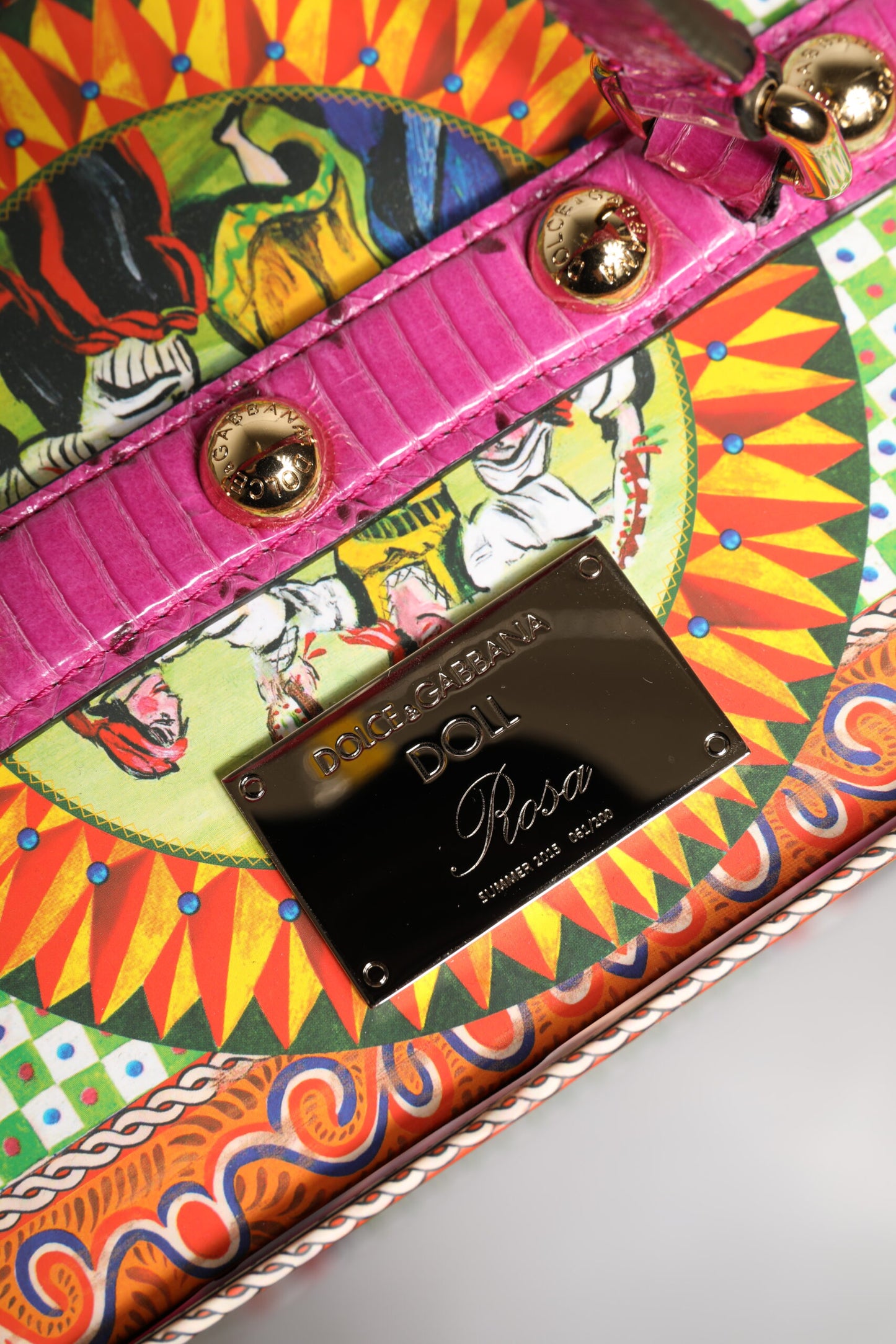 Poupées Dolce & Gabbana en céramique, porcelaine, cuir et robe rose