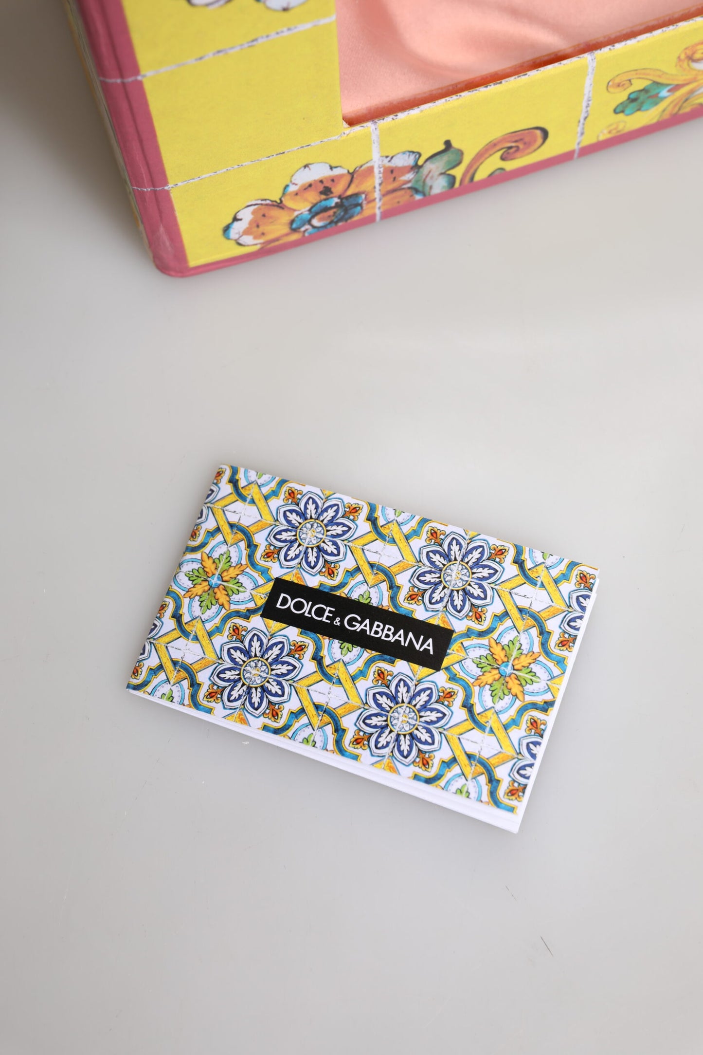 Poupées Dolce & Gabbana en céramique, porcelaine, cuir et robe noire