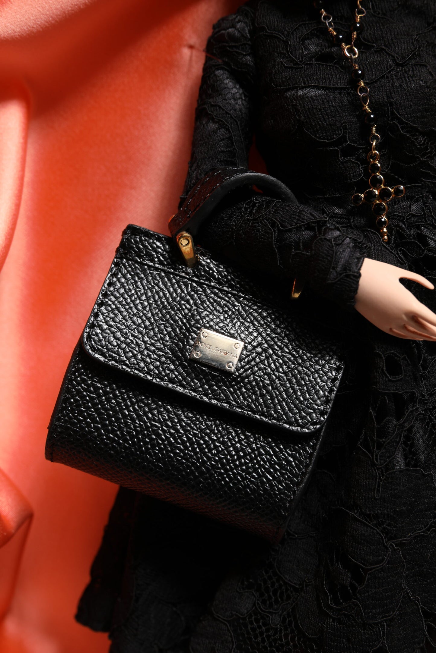 Poupées Dolce & Gabbana en céramique, porcelaine, cuir et robe noire