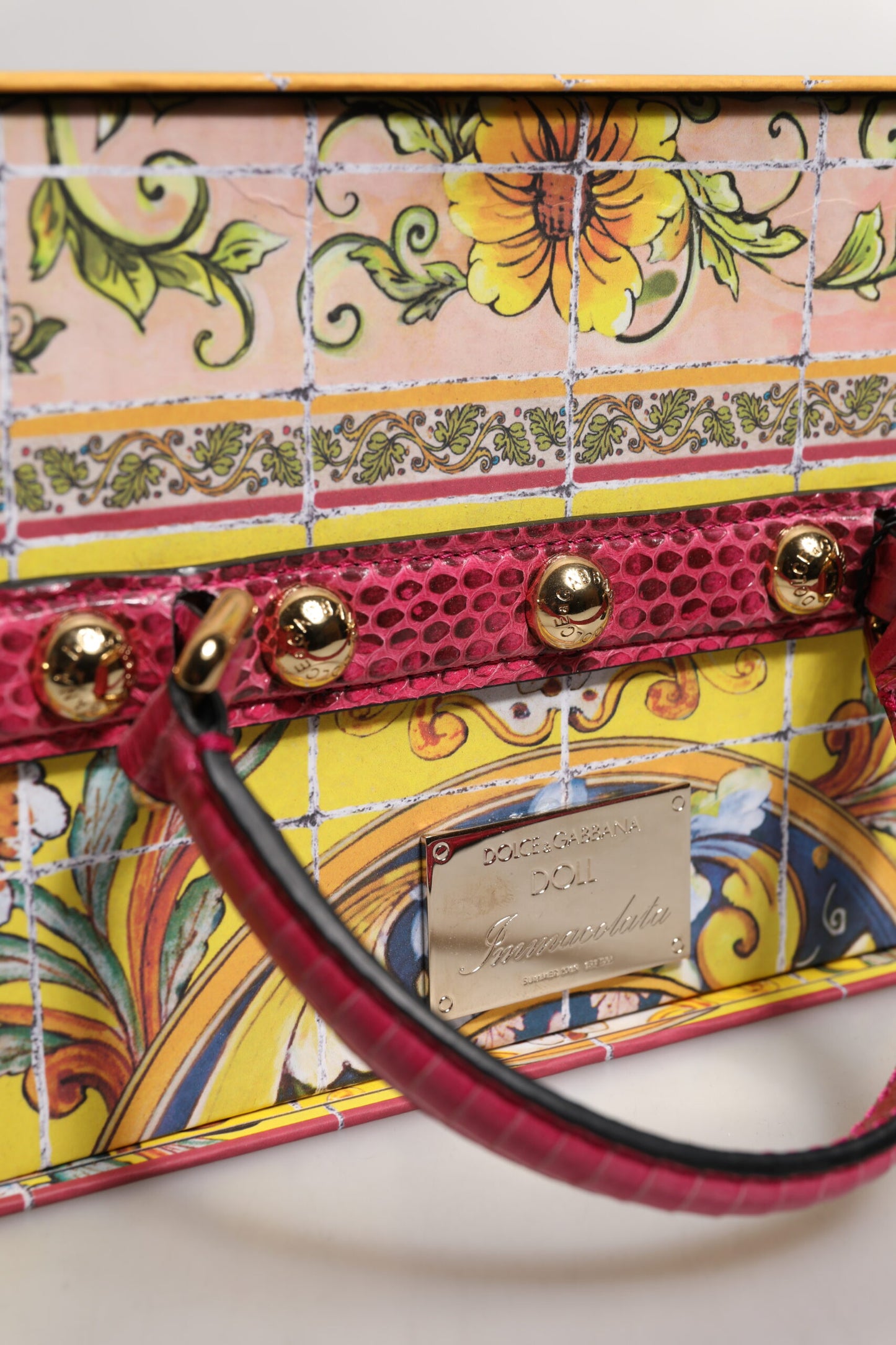 Poupées Dolce & Gabbana en céramique, porcelaine, cuir et robe noire