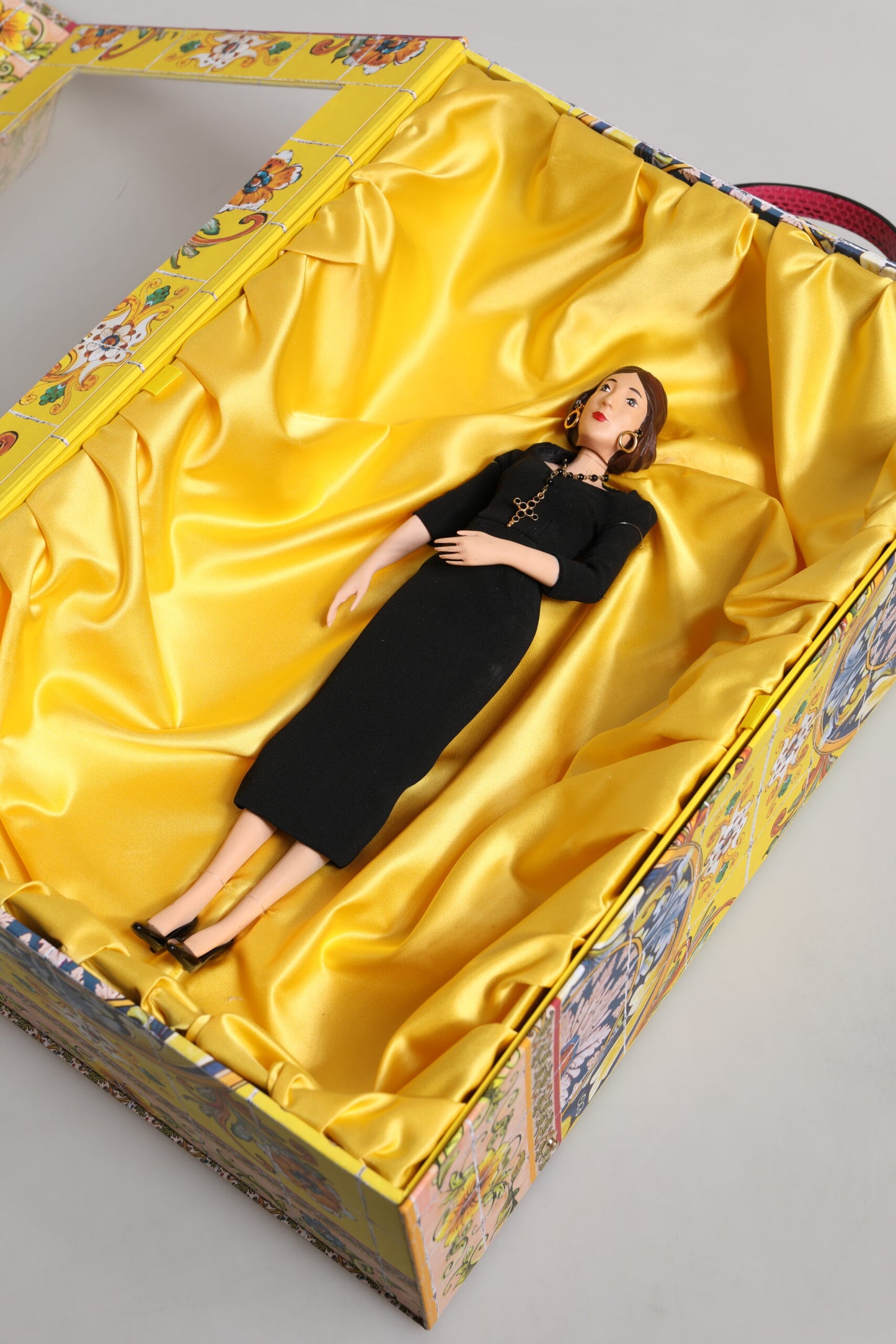 Poupées Dolce & Gabbana en céramique, porcelaine, cuir et robe noire