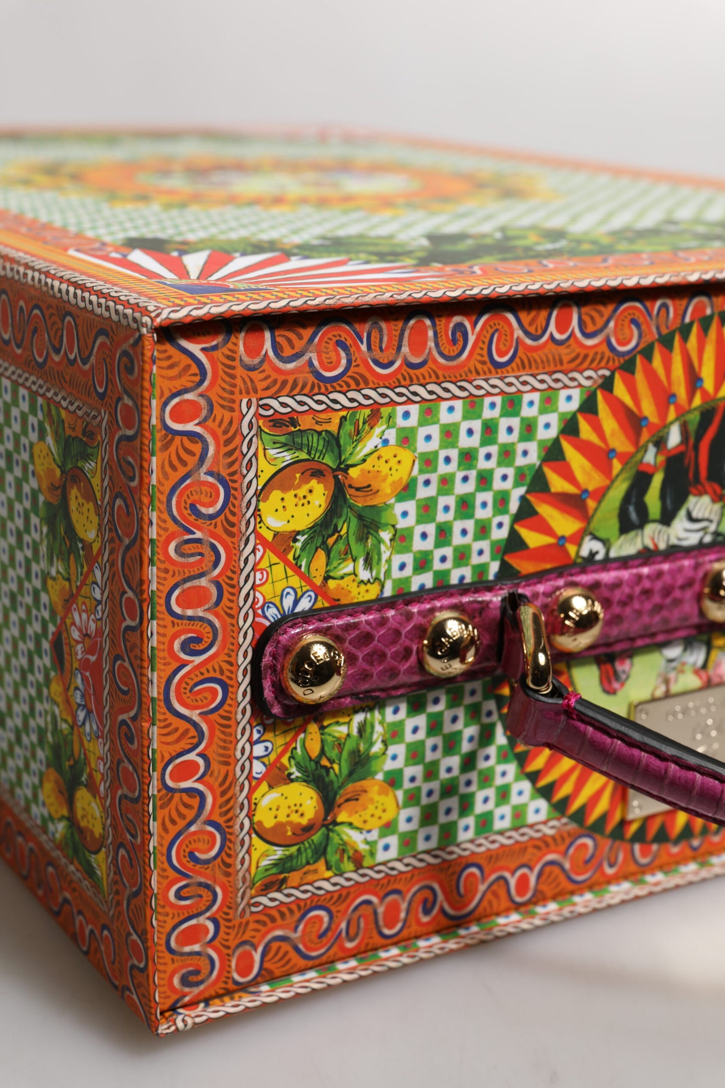 Poupées Dolce & Gabbana en céramique, porcelaine, cuir et robe noire