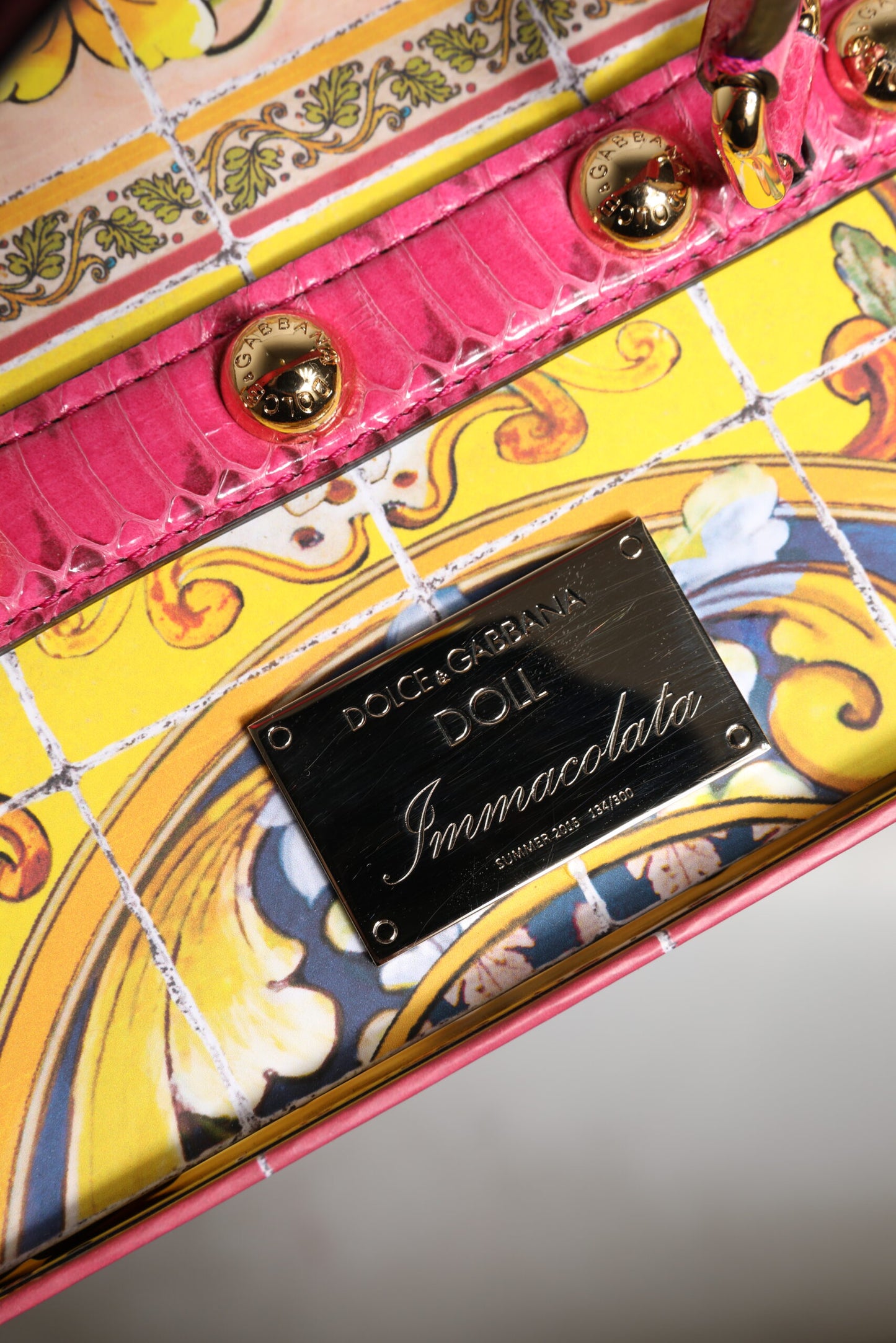 Poupées Dolce & Gabbana en céramique, porcelaine, cuir et robe noire