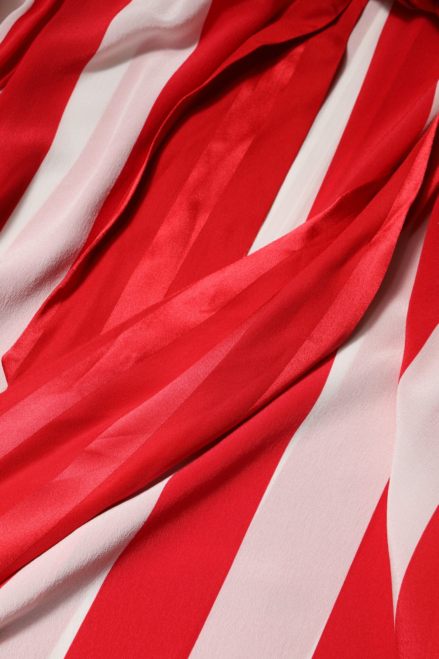 Blouse à col Ascot rayée rouge et blanche Dolce & Gabbana