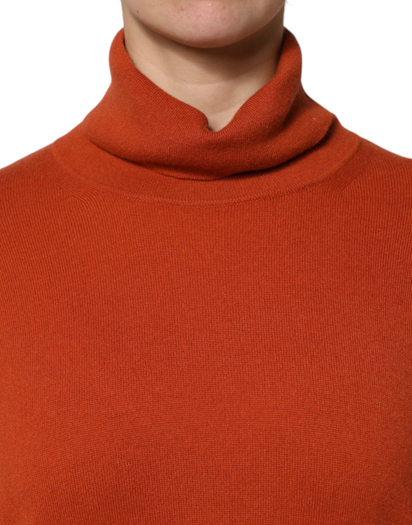 Pull col montant à manches longues en orange foncé de la marque Alpha Studio