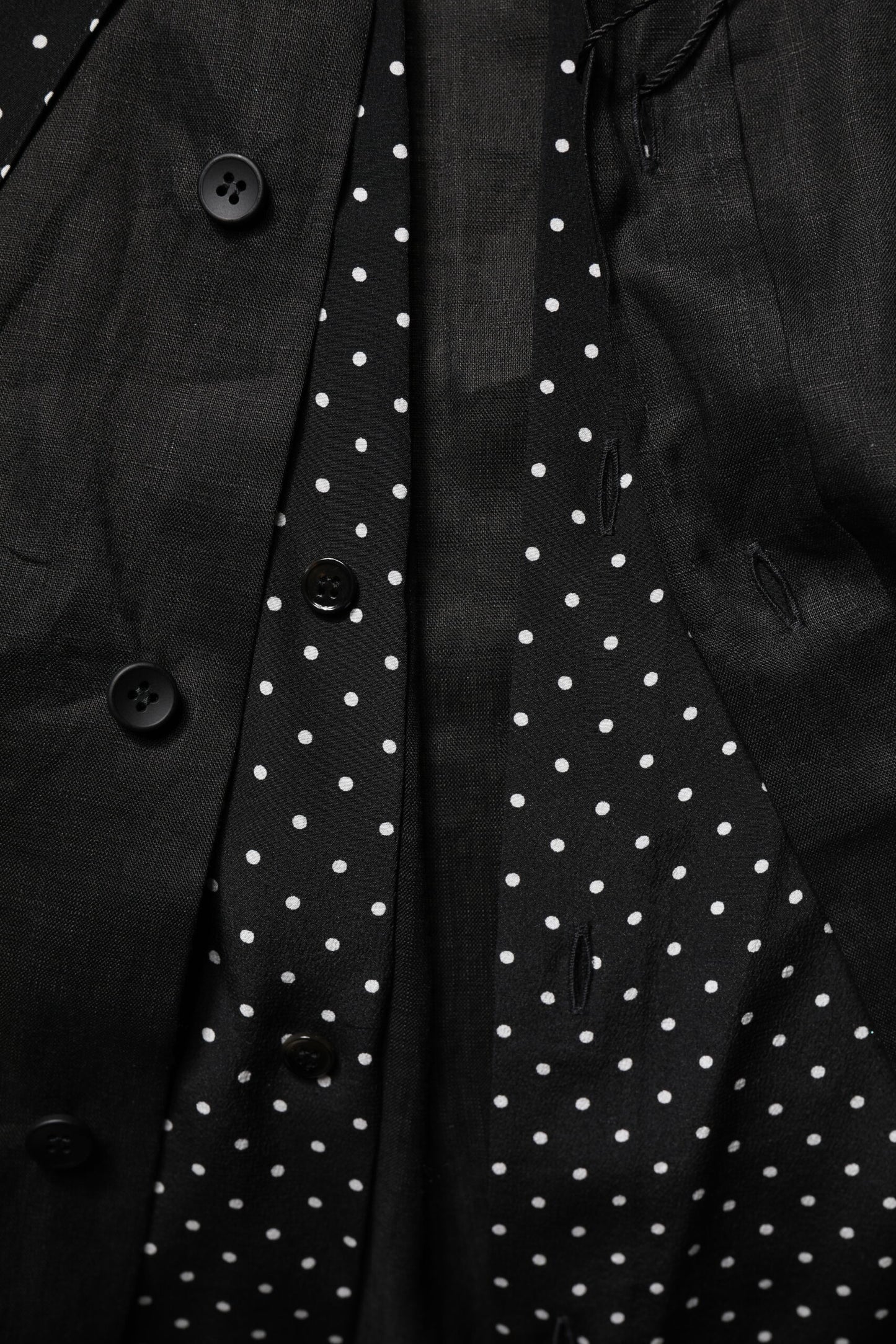 Chemise décontractée à col et nœud à pois noirs de Dolce & Gabbana