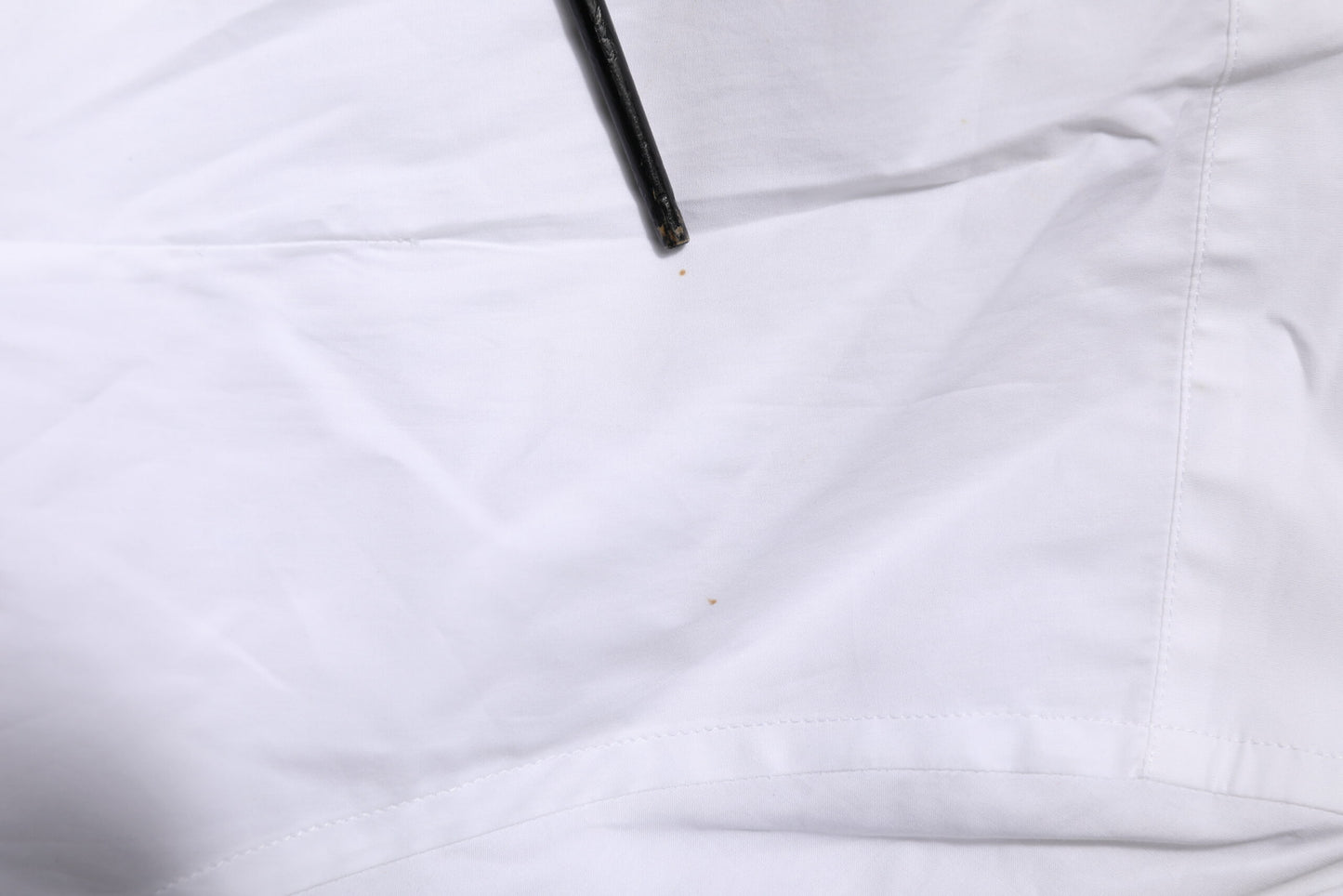 Dolce & Gabbana wit katoenen overhemd met gouden details en lange mouwen.