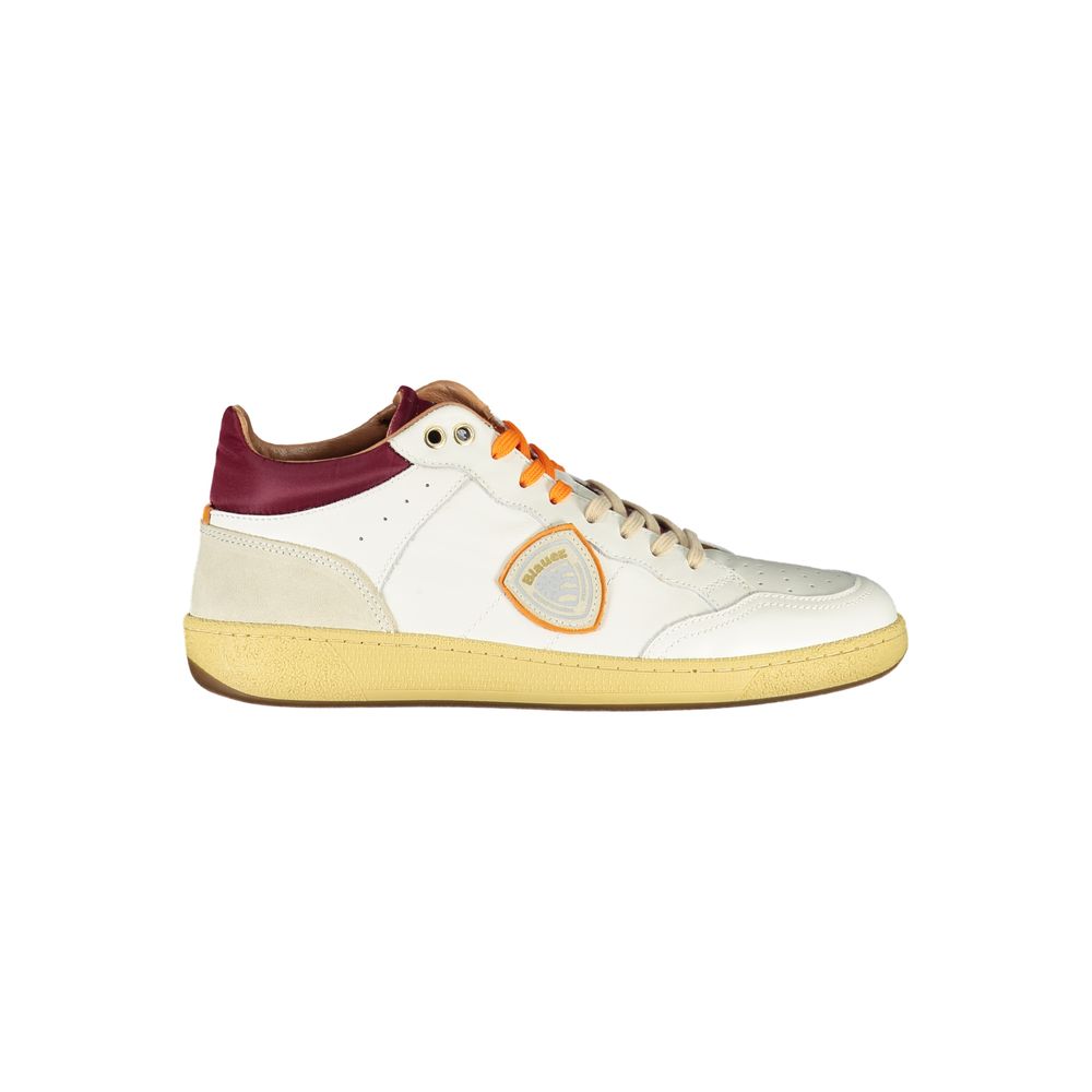 Blauer Sleek witte sneakers met contrasterende accenten