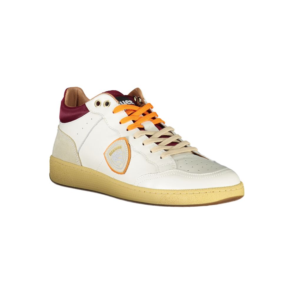 Blauer Sleek witte sneakers met contrasterende accenten