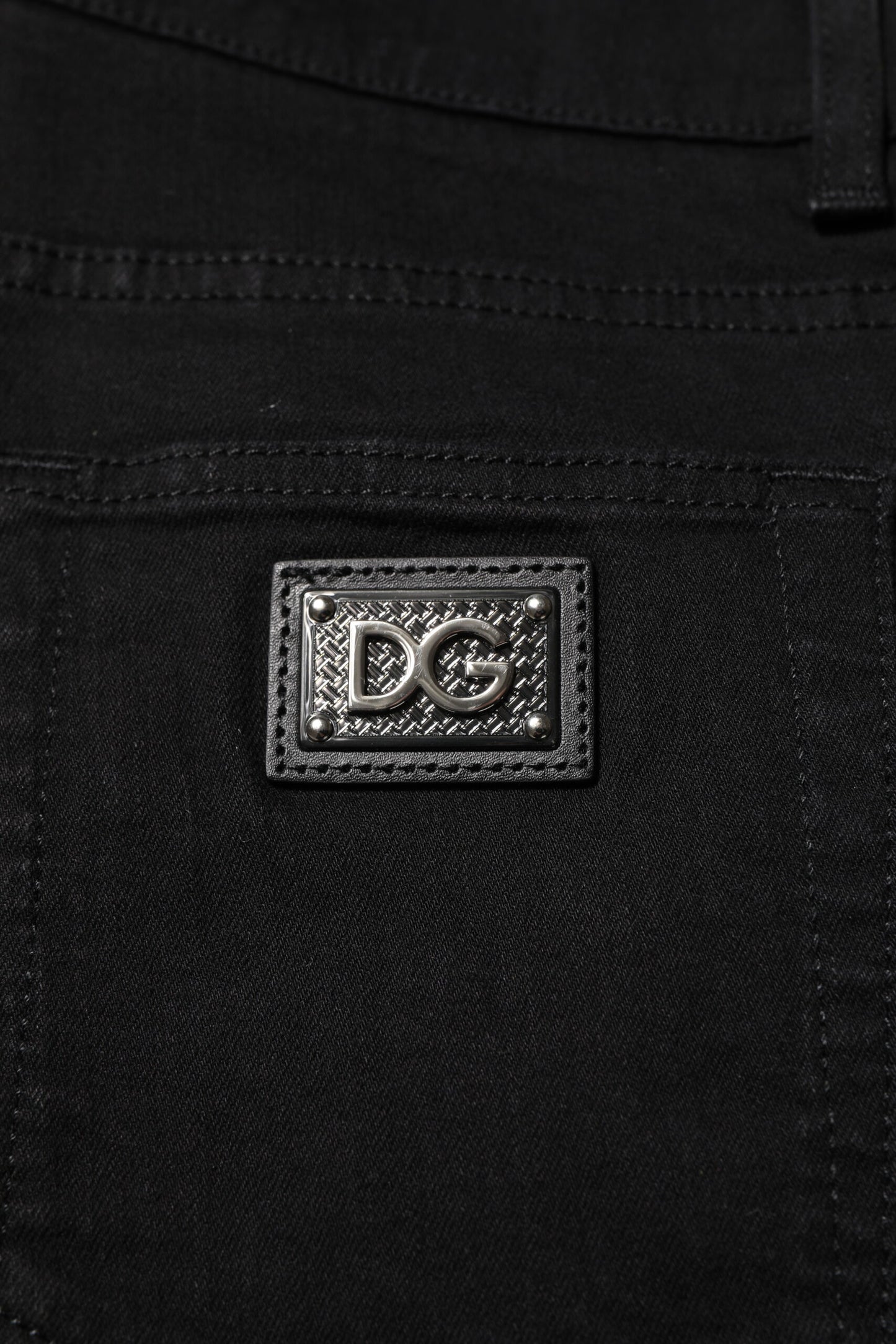 Jeans en jean doré Dolce & Gabbana en coton bleu foncé avec plaque logo.