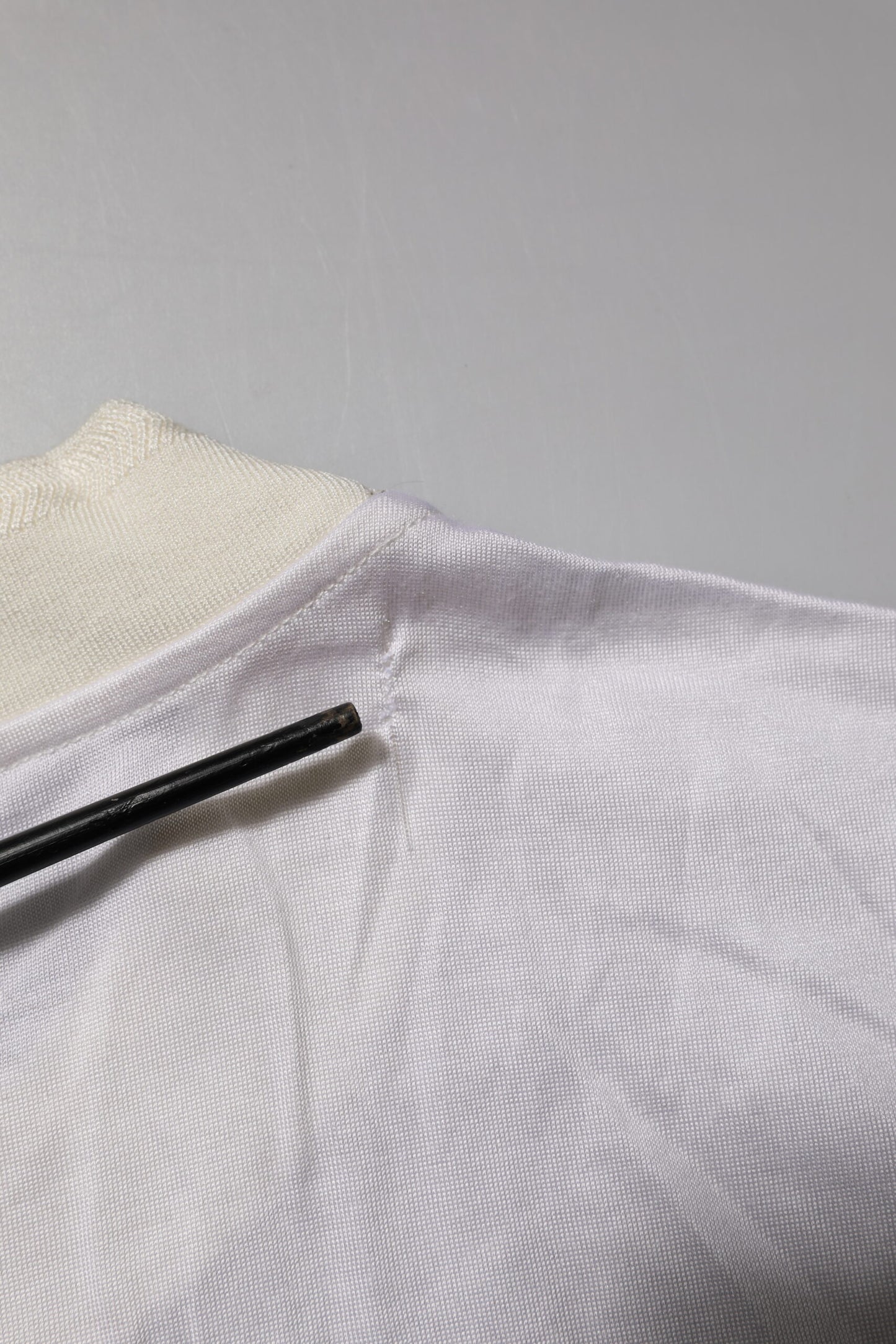 T-shirt en soie blanche à manches longues et col rond de Dolce & Gabbana