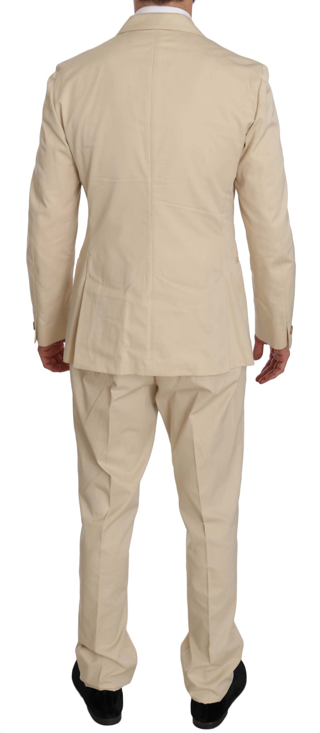 Costume deux pièces en coton beige uni, à trois boutons, de Romeo Gigli.