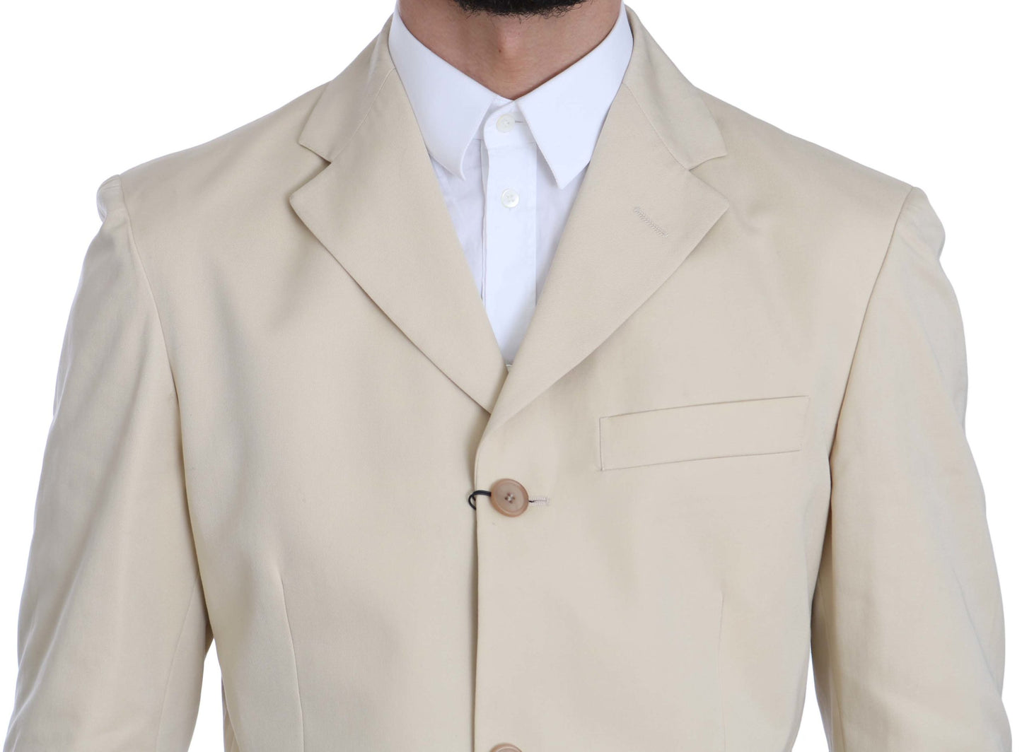 Costume deux pièces en coton beige uni, à trois boutons, de Romeo Gigli.