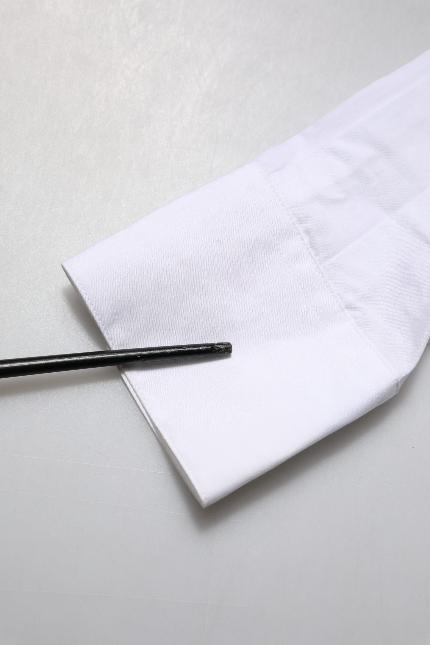 Dolce & Gabbana wit overhemd met kraag, versierd met kristallen