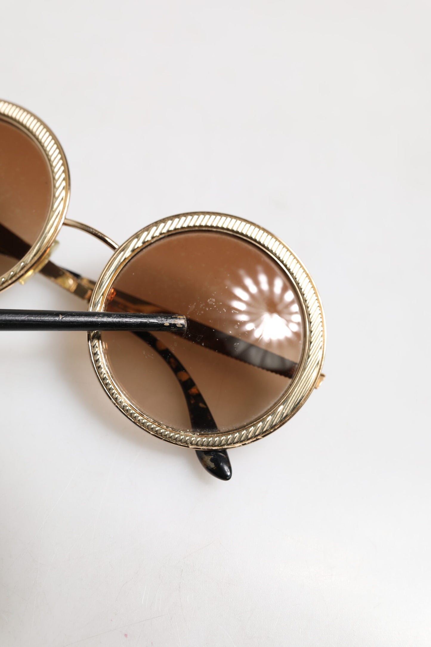 Dolce & Gabbana Goudbruin Gradiënt Rond Montuur DG2179 Eyewear Zonnebril