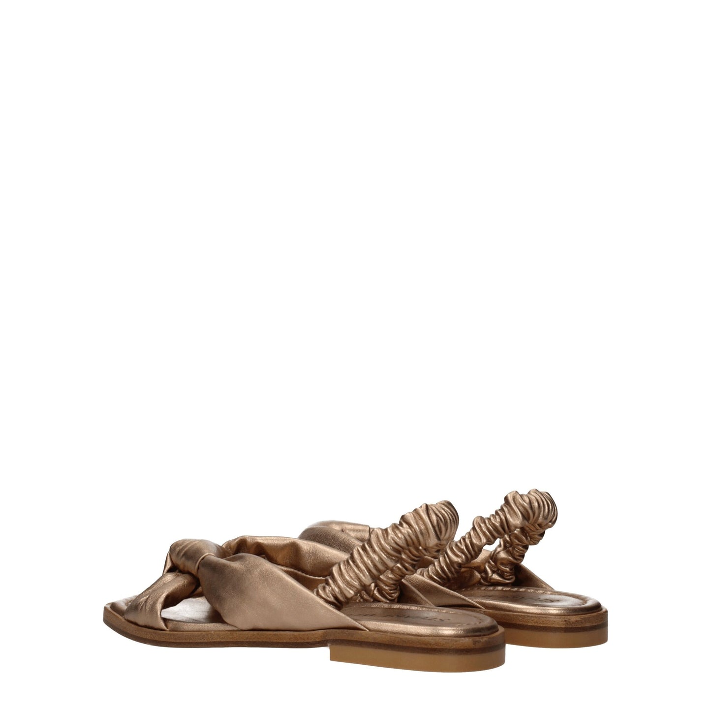Gouden leren platte sandalen van Stuart Weitzman