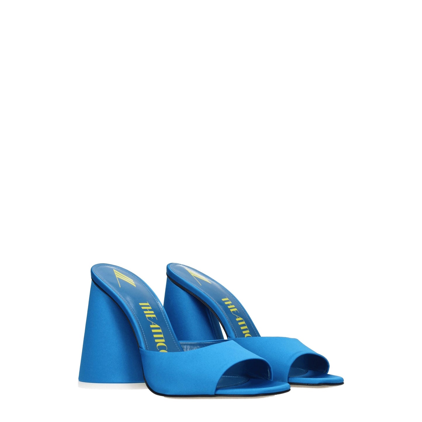 Les plateformes en satin bleu clair de The Attico