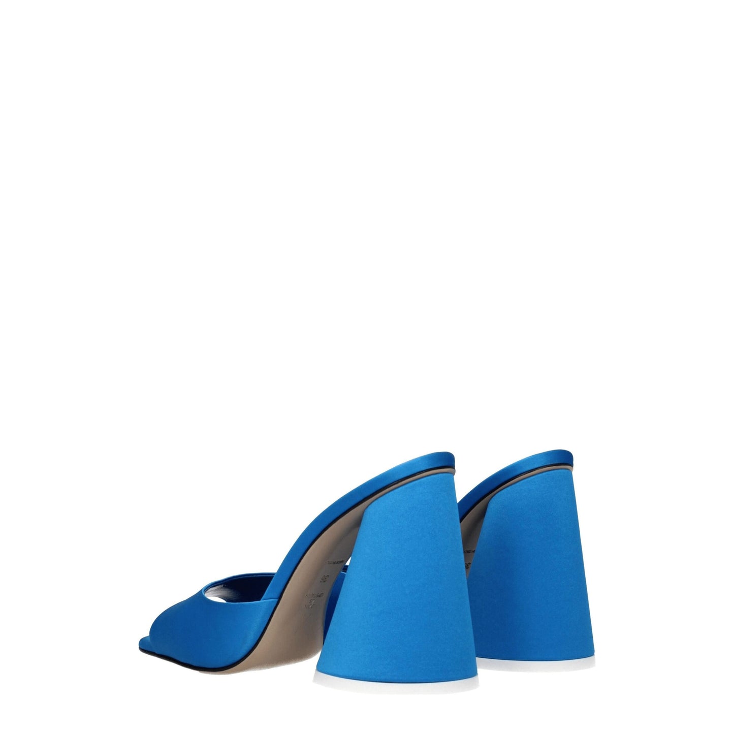 Les plateformes en satin bleu clair de The Attico