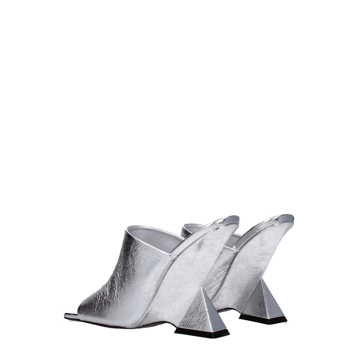 De grijze leren platformsschoenen van The Attico
