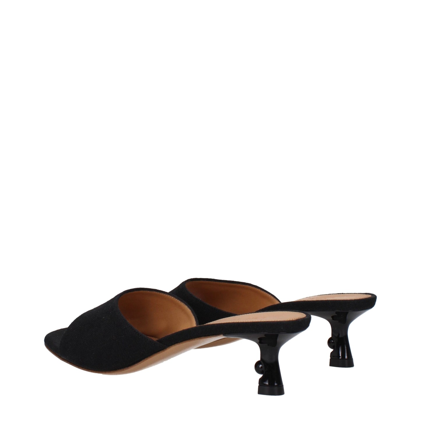 Platte sandalen van linnen in gebroken wit en zwart.