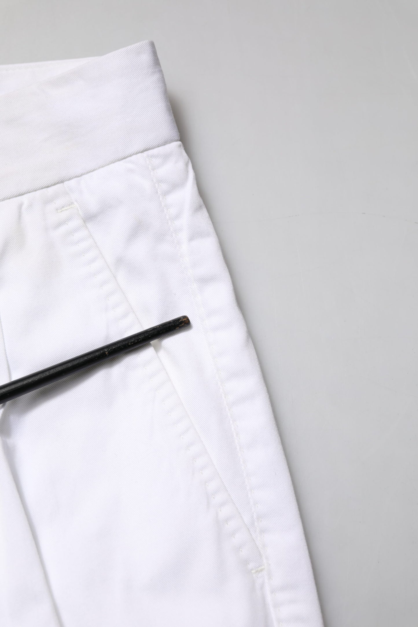 Jupe en coton blanc, pantalon tailleur slim et formel Dolce & Gabbana