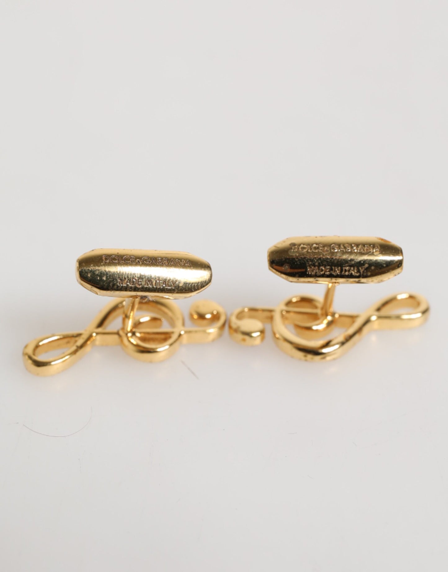 Épingle en laiton doré à motif de note de musique, accessoire pour homme, créateur Dolce & Gabbana.