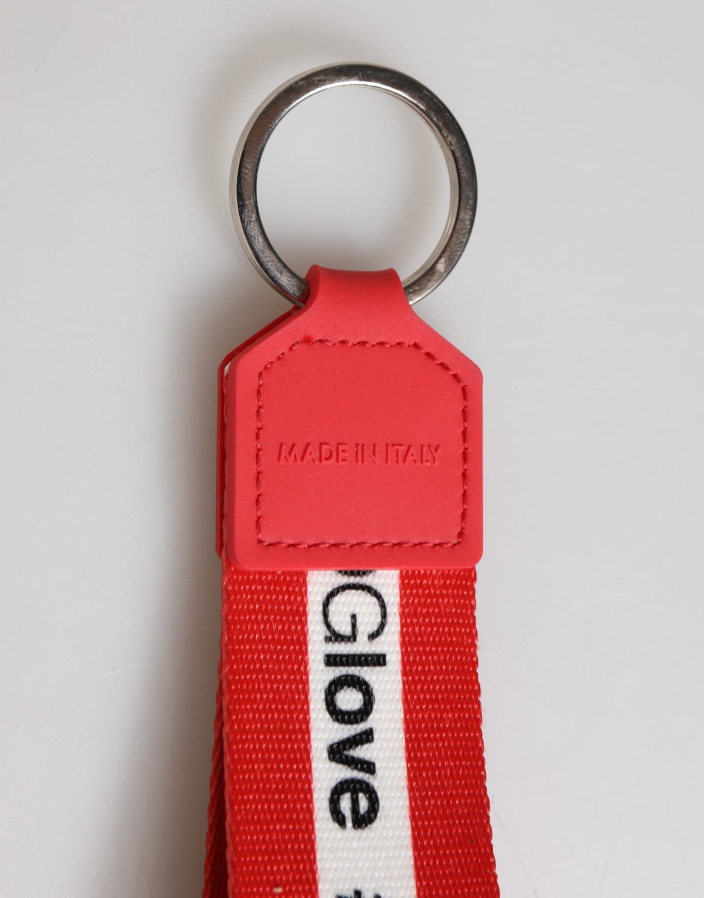 Porte-clés homme Dolce & Gabbana en polyester rouge avec logo, porte-clés en laiton argenté.