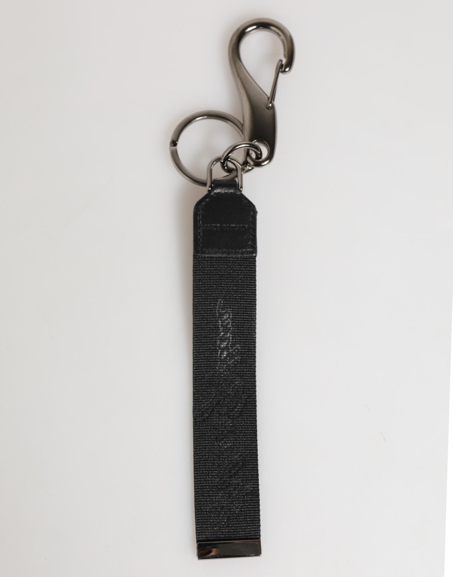 Porte-clés pour homme Dolce & Gabbana en polyester noir et blanc avec logo DG argenté.