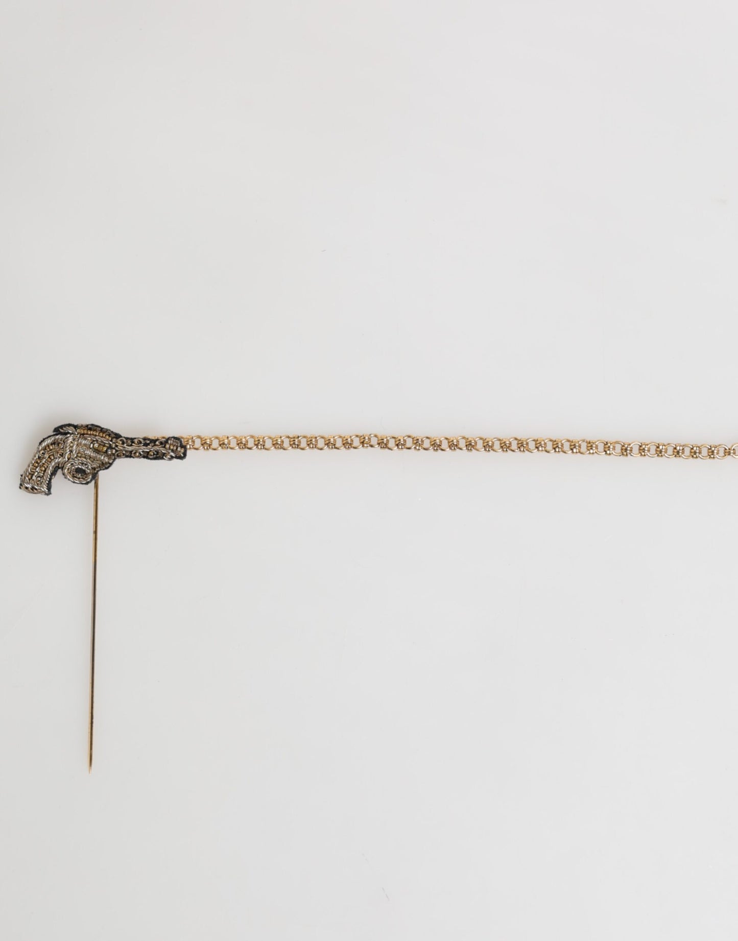 Broche accessoire homme Dolce & Gabbana, épingle de revers en laiton et cuivre, revolver.