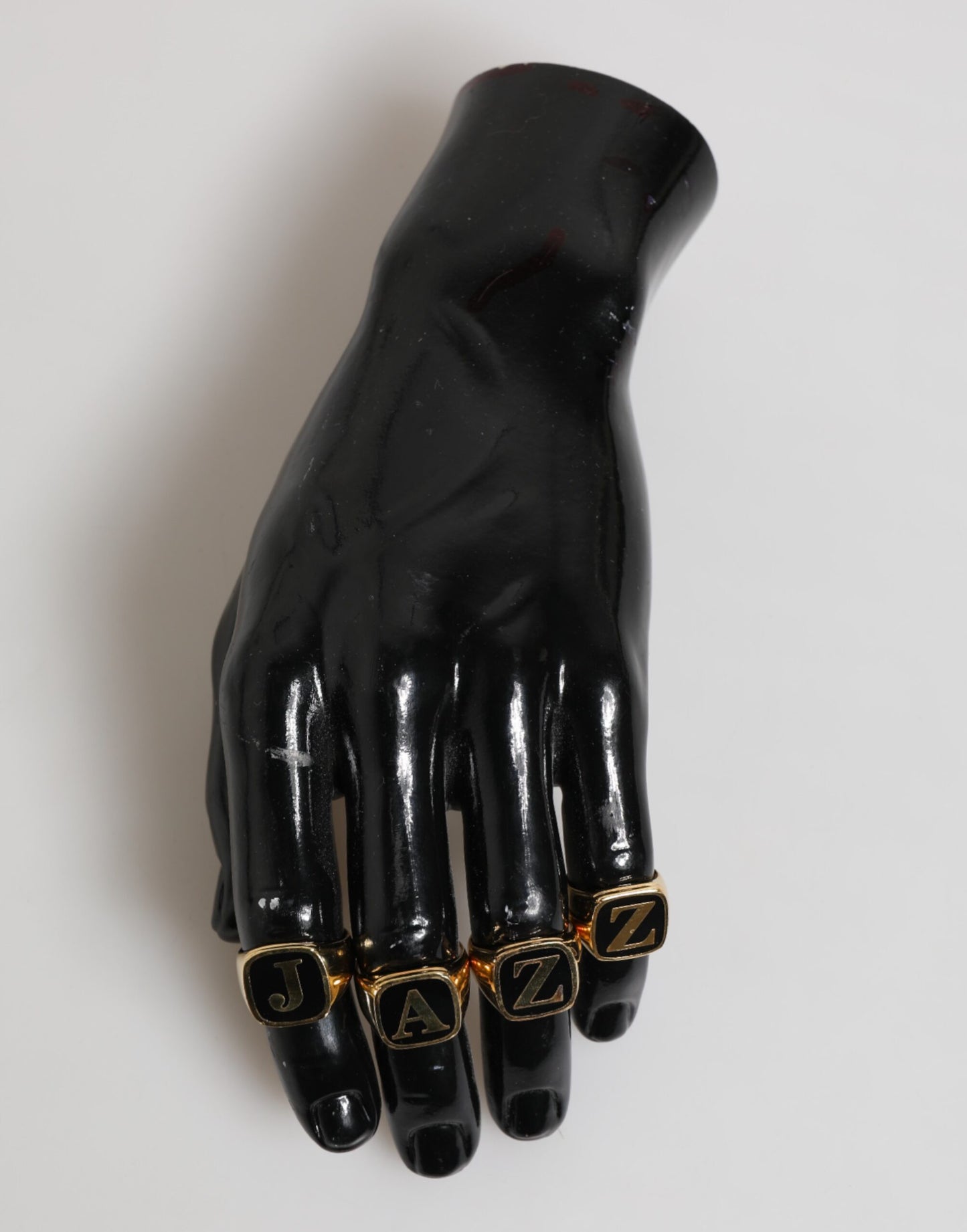 Ensemble de 4 bagues réglables Dolce & Gabbana en laiton doré, avec inscription JAZZ.