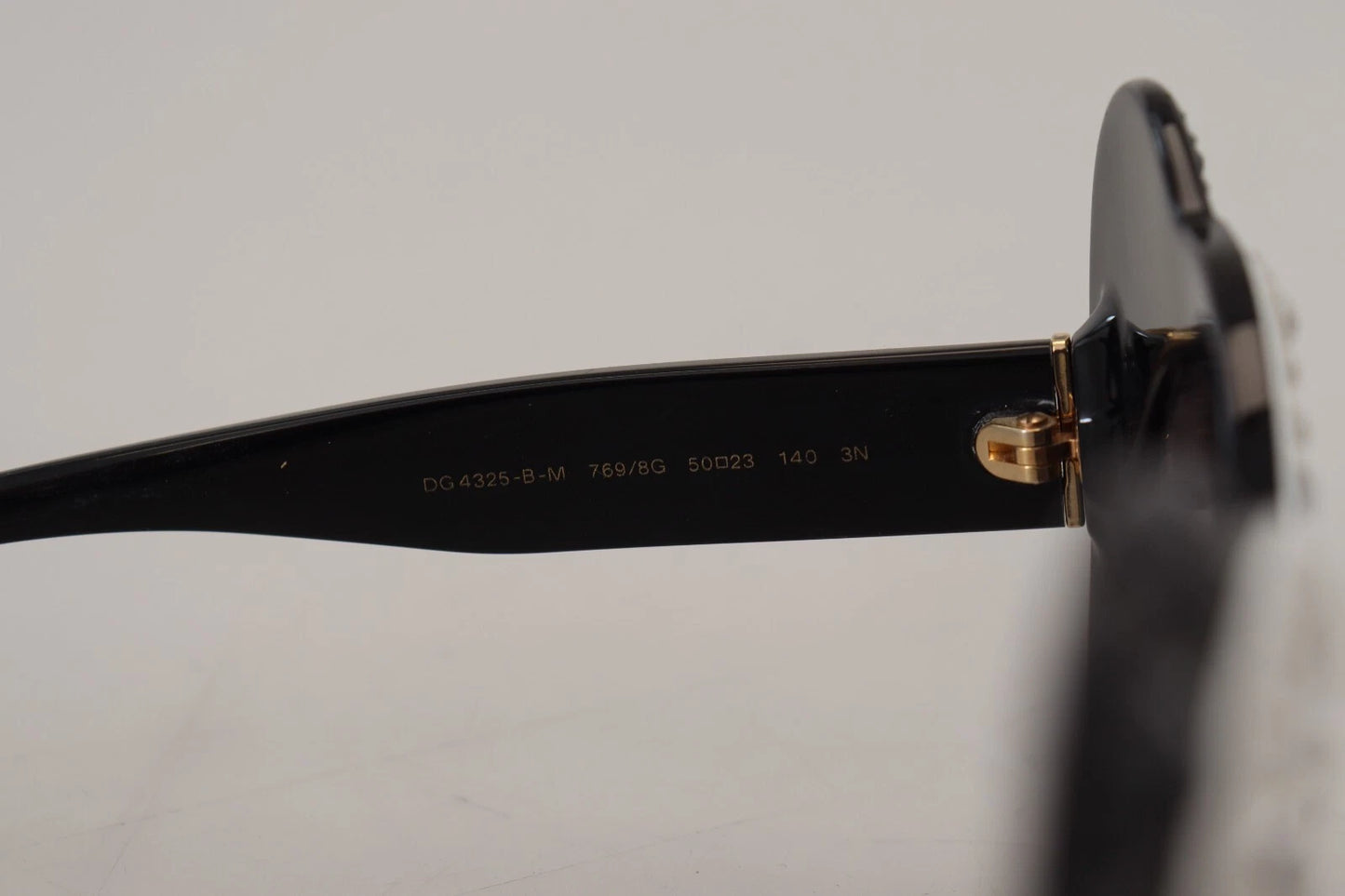 Lunettes de soleil Dolce & Gabbana DG4325BM en acétate blanc et noir, avec cristaux.