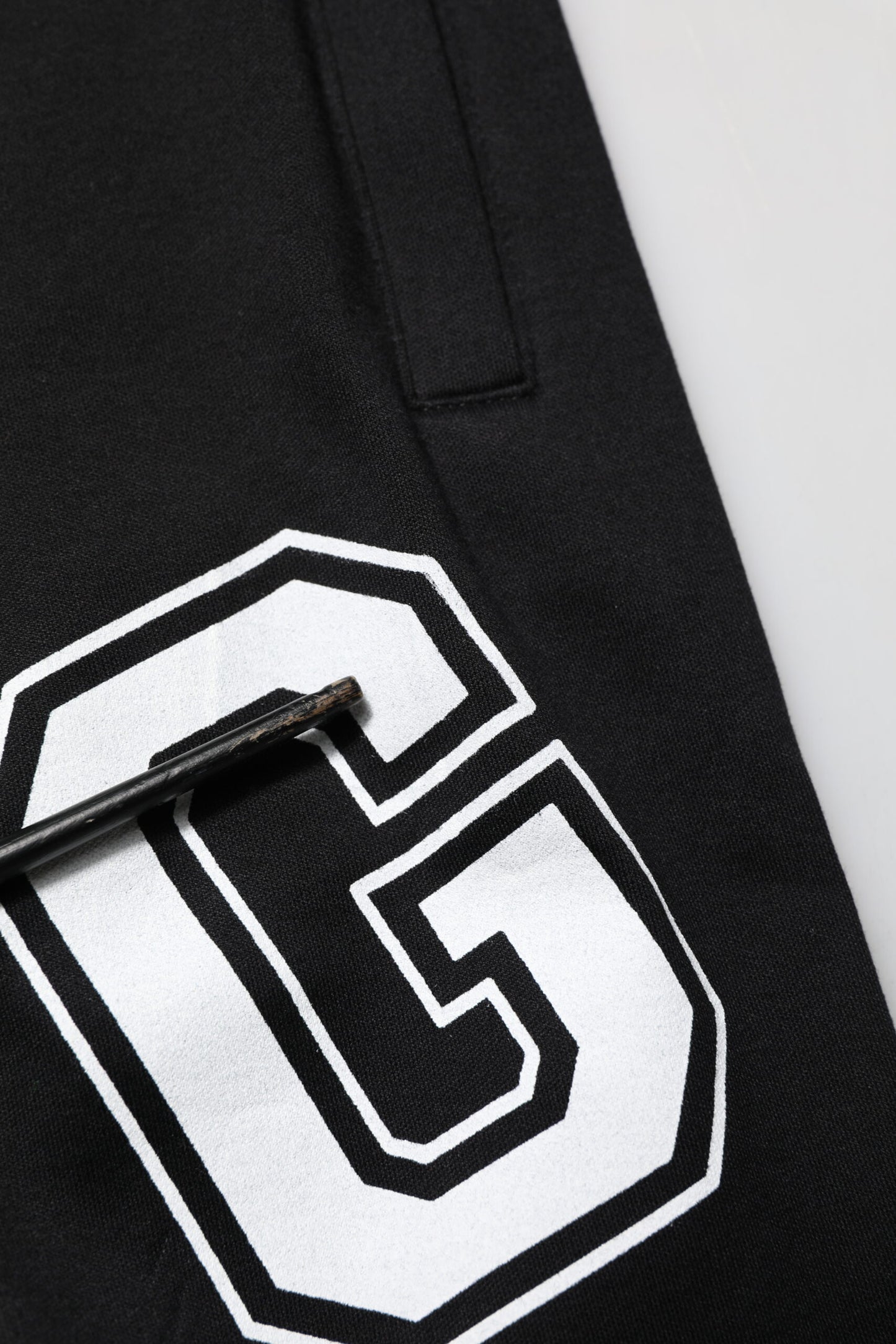 Short Bermuda décontracté en coton noir à imprimé logo Dolce & Gabbana