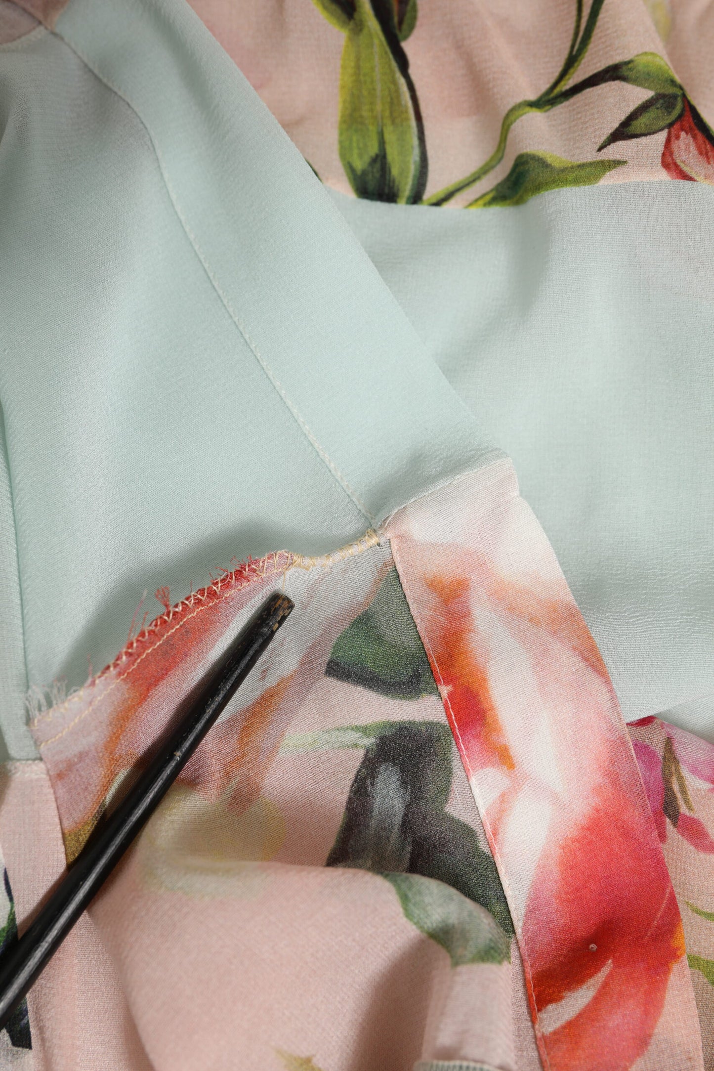 Top à col ascott multicolore et floral en patchwork de Dolce & Gabbana