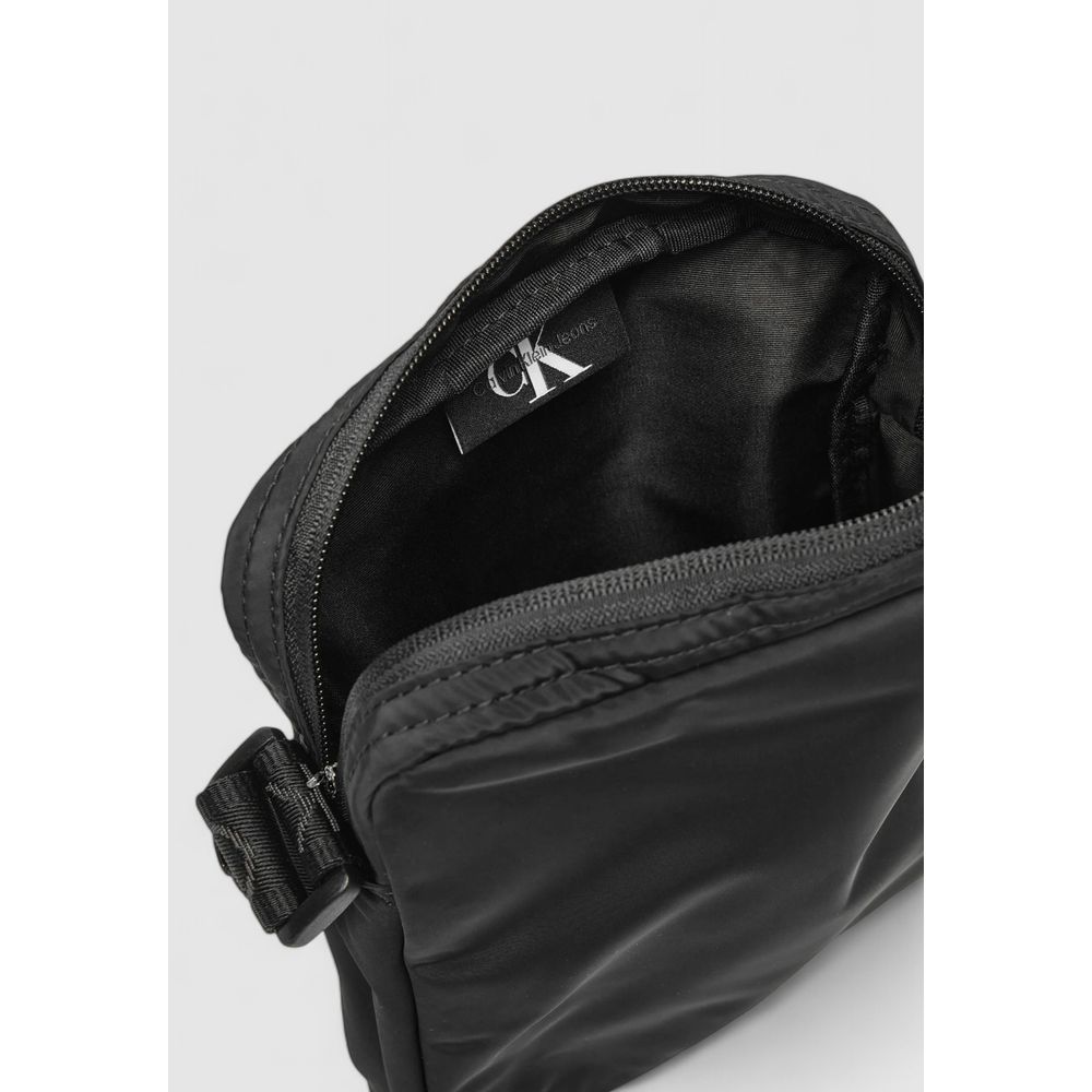 Calvin Klein Zwarte Messenger Tas Gemaakt van Gerecycled Polyester